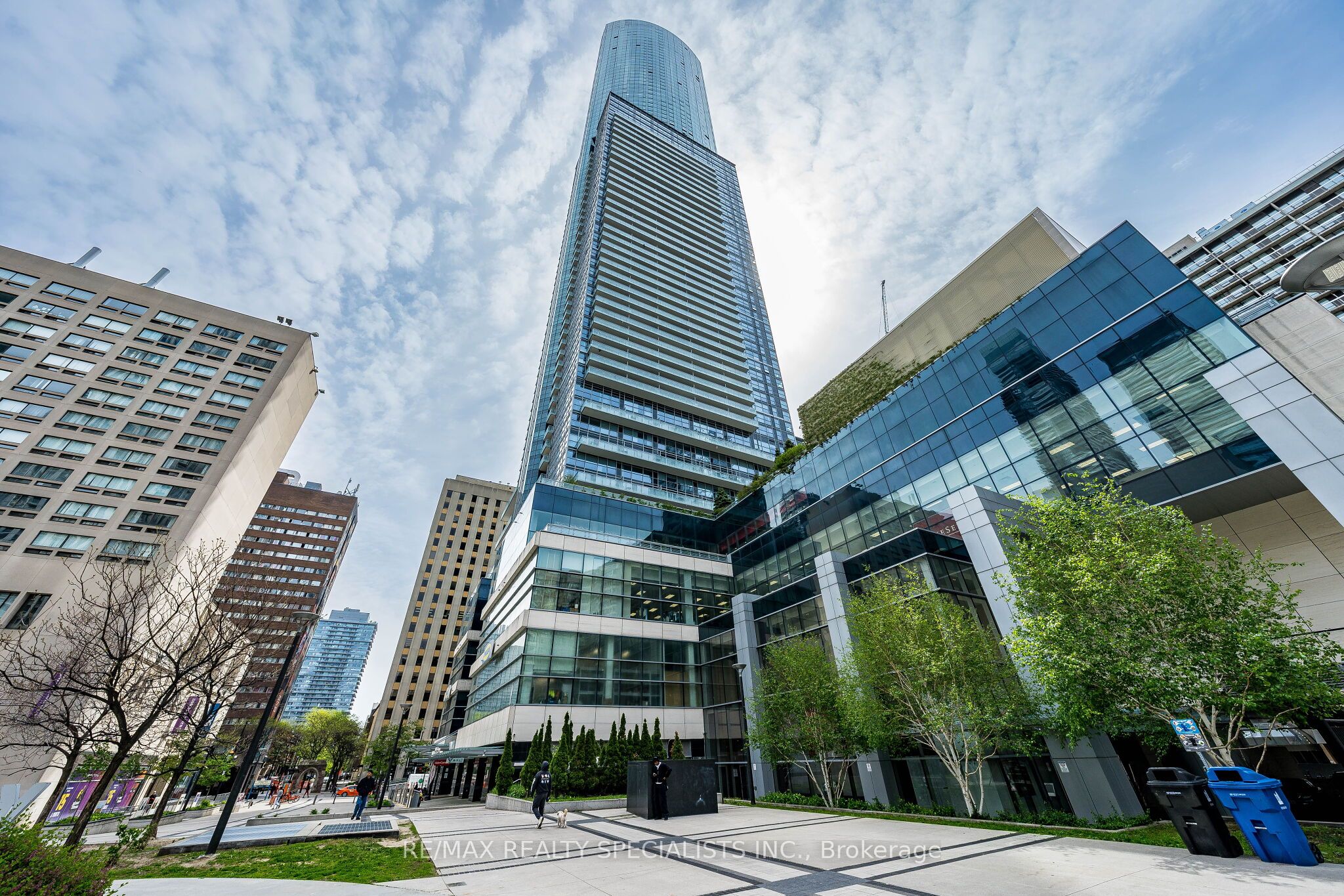 388 Yonge Street 7105, Toronto, ON M5B 0A4 photo 2