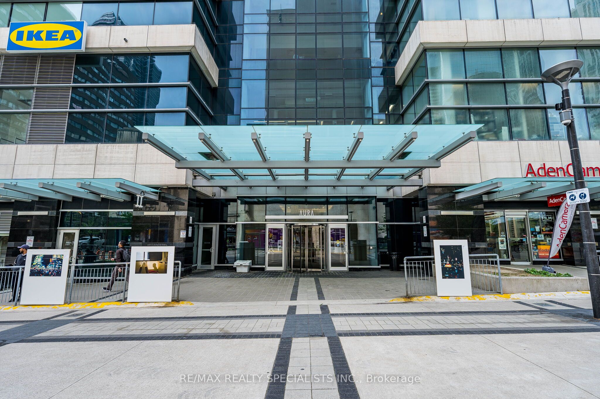 388 Yonge Street 7105, Toronto, ON M5B 0A4 photo 3