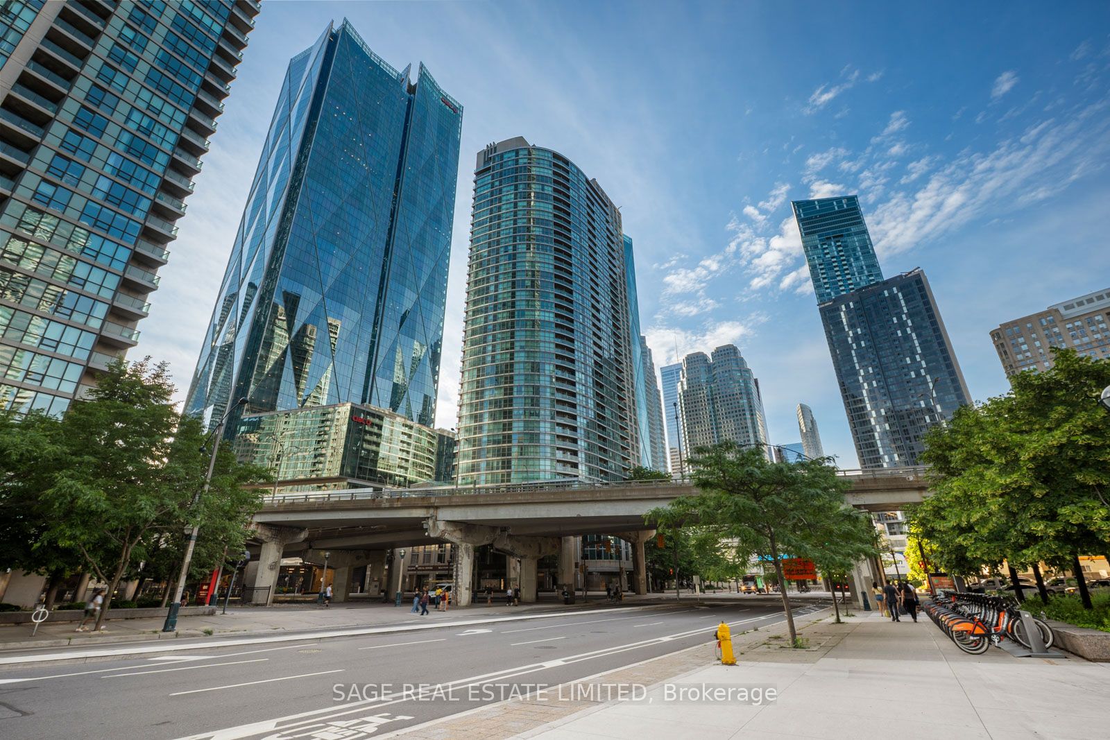 18 Yonge Street 815, Toronto, ON M5E 1Z8