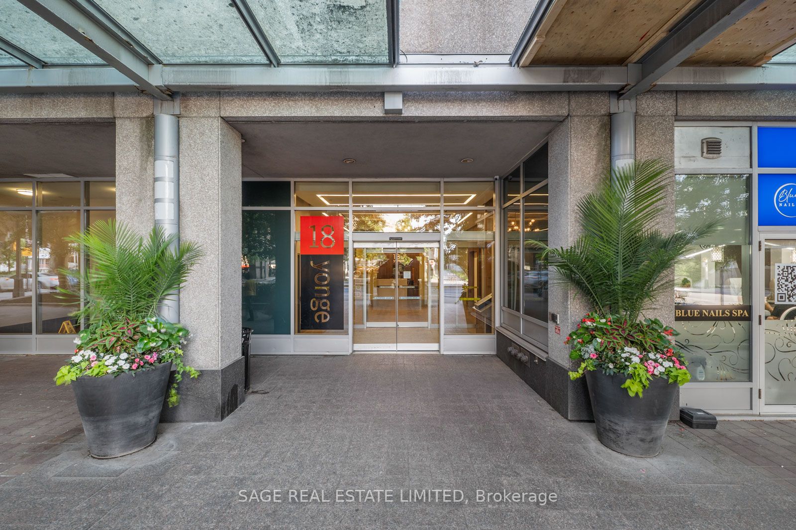18 Yonge Street 815, Toronto, ON M5E 1Z8 photo 2