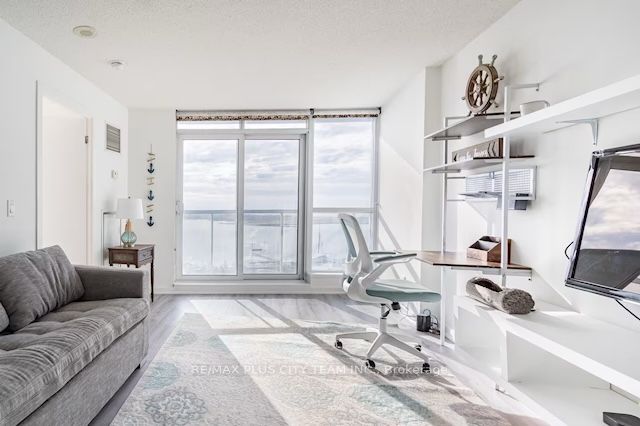 208 Queens Quay W 1608, Toronto, ON M5J 2Y5