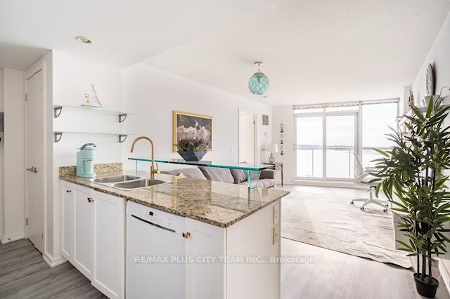 208 Queens Quay W 1608, Toronto, ON M5J 2Y5 photo 4