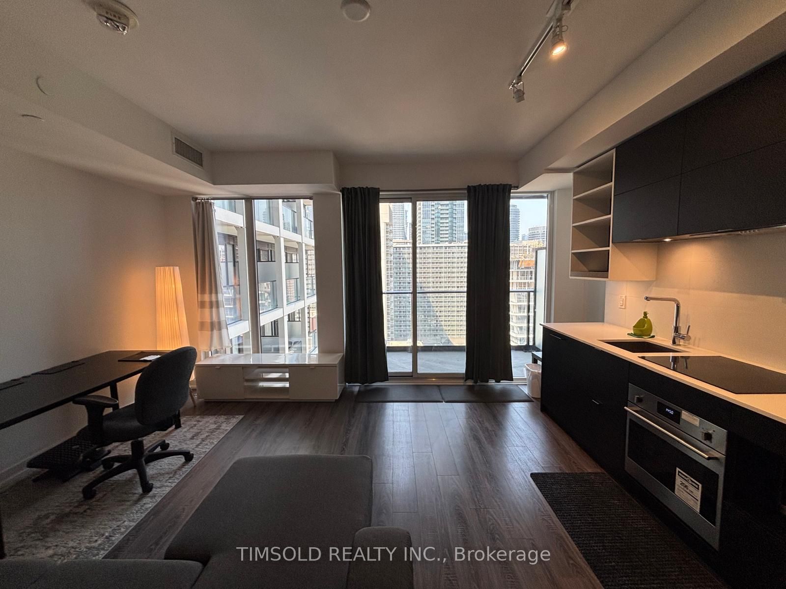20 Edward Street 1621, Toronto, ON M5G 0C5 photo 2