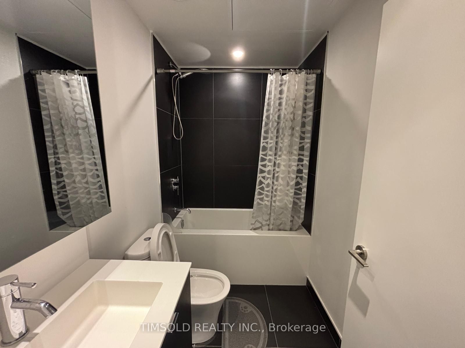 20 Edward Street 1621, Toronto, ON M5G 0C5 photo 3