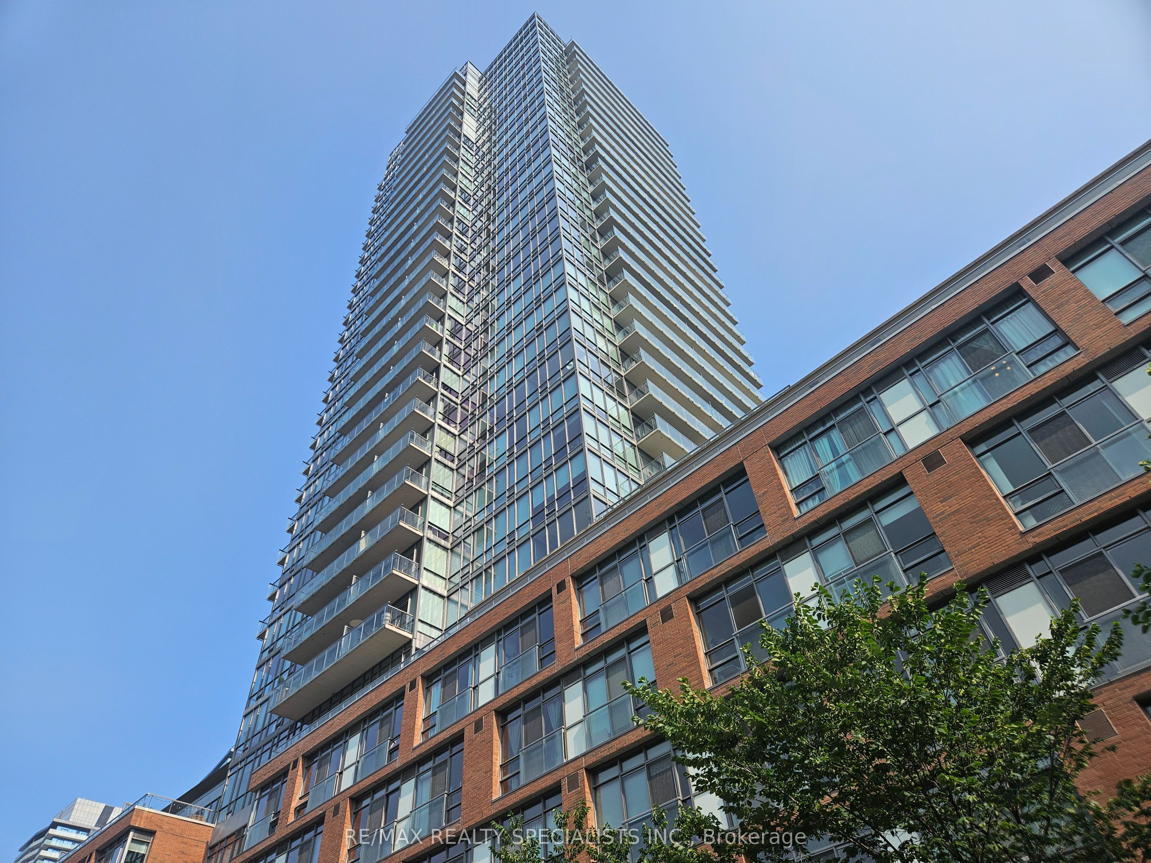 33 Mill Street 806, Toronto, ON M5A 3R3