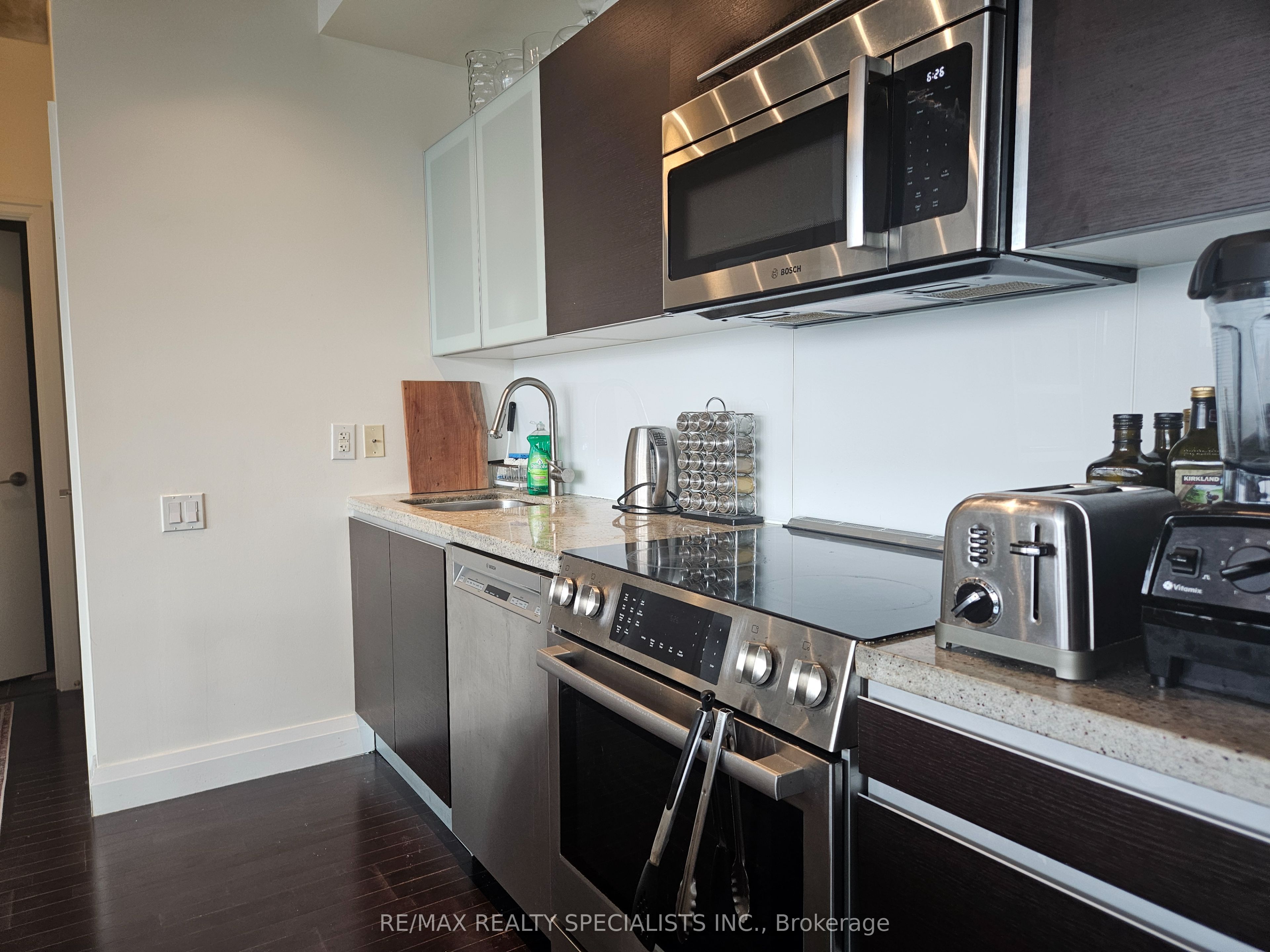33 Mill Street 806, Toronto, ON M5A 3R3 photo 5