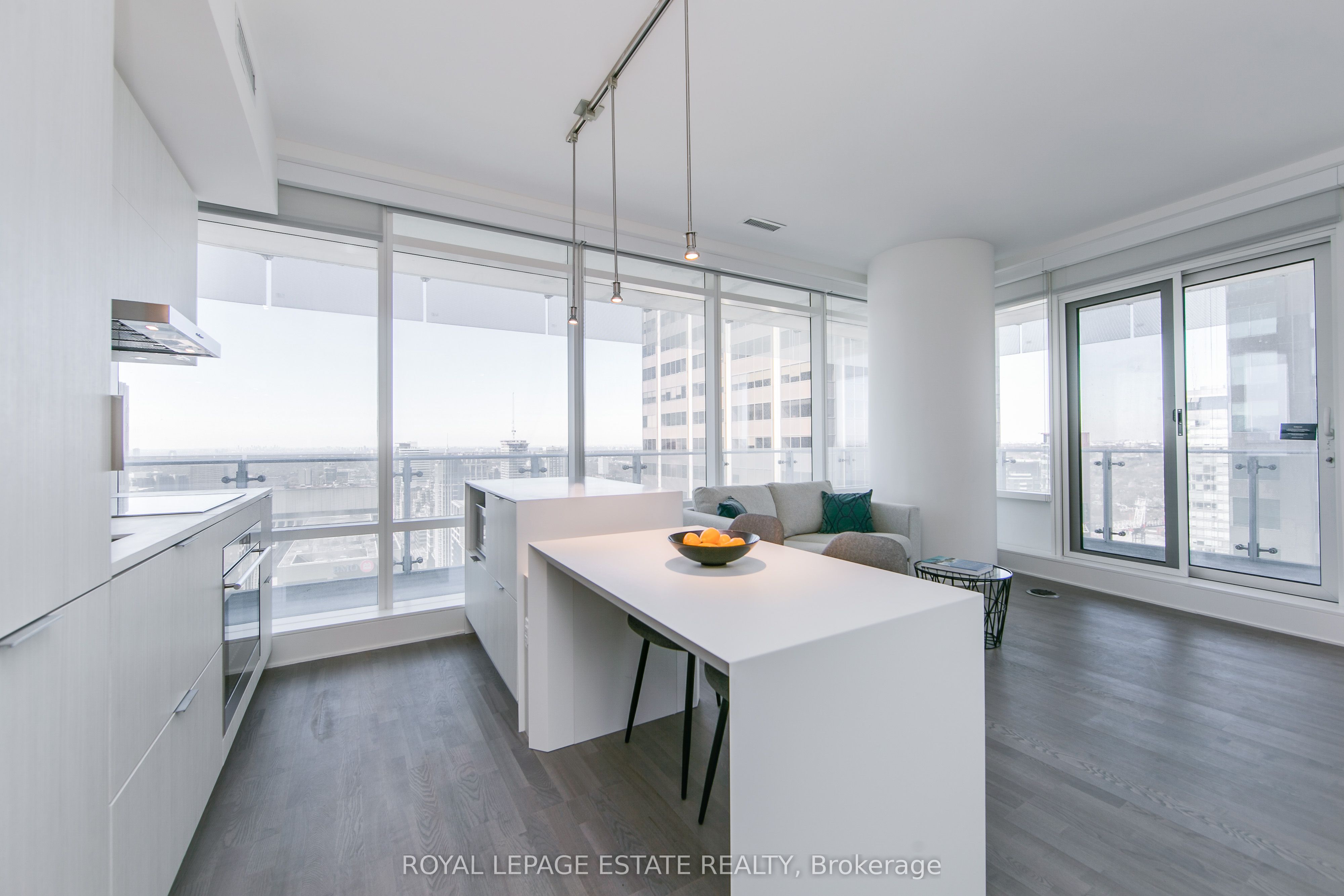 1 Bloor Street E 3010, Toronto, ON M4W 1A9 photo 3