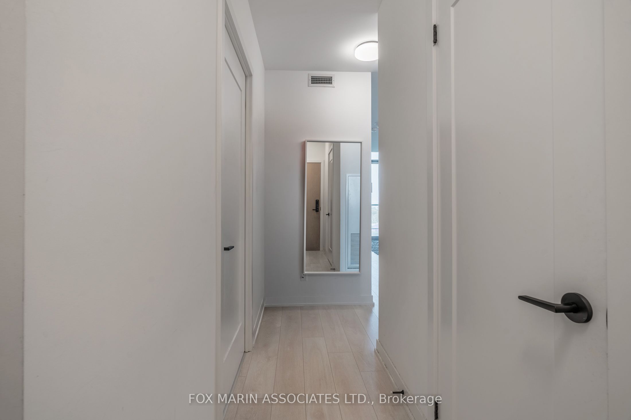 5 Defries Street 1104, Toronto, ON M5A 0W7 photo 3