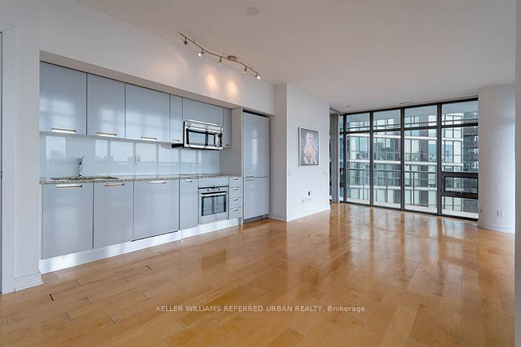 33 Charles Street E 3902, Toronto, ON M4Y 0A2 photo 2