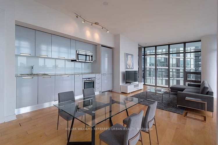 33 Charles Street E 3902, Toronto, ON M4Y 0A2 photo 4