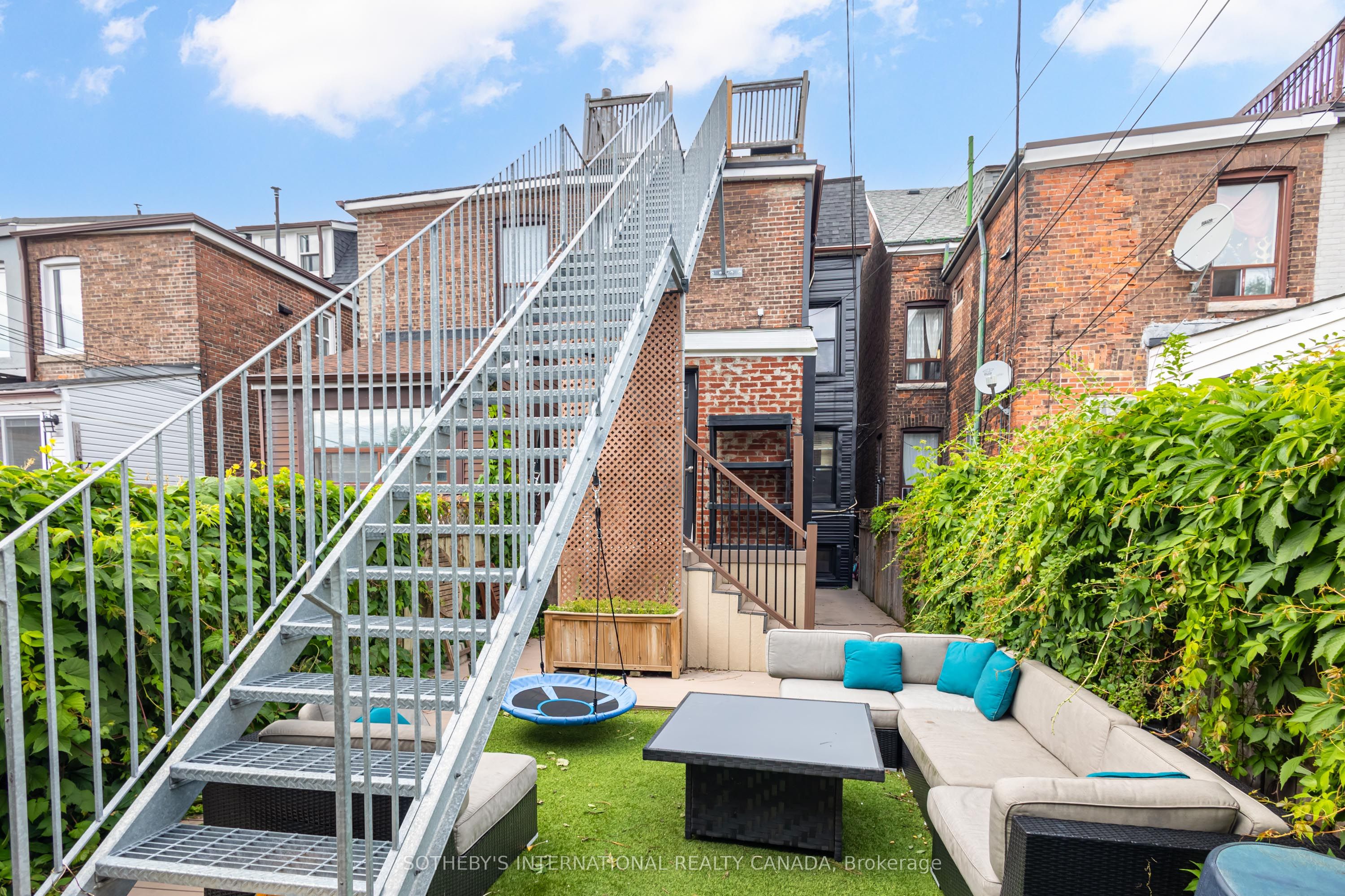 1213 College Street, Toronto, ON M6H 1C1