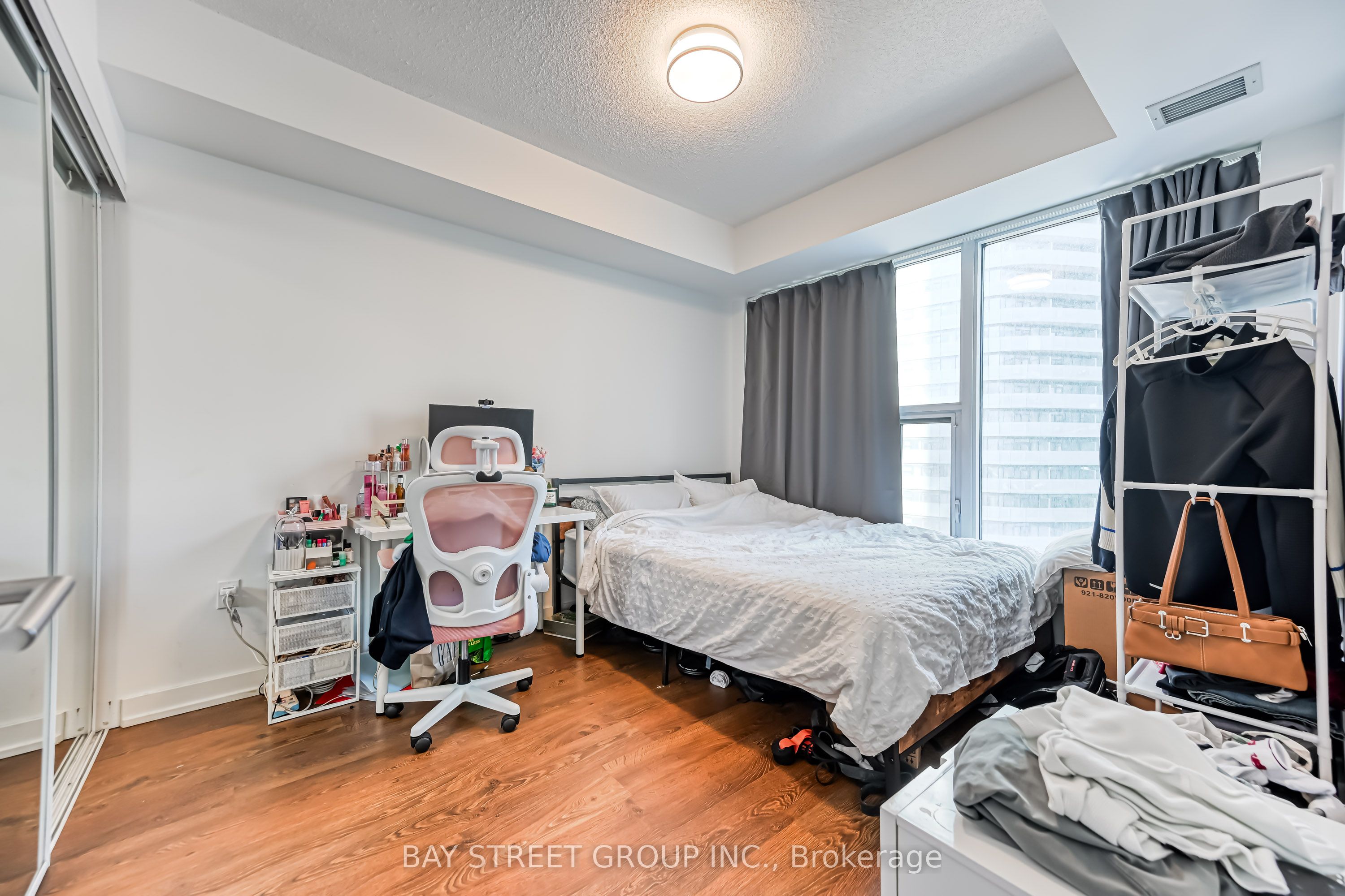 10 York Street 1002, Toronto, ON M5J 2Z2 photo 2
