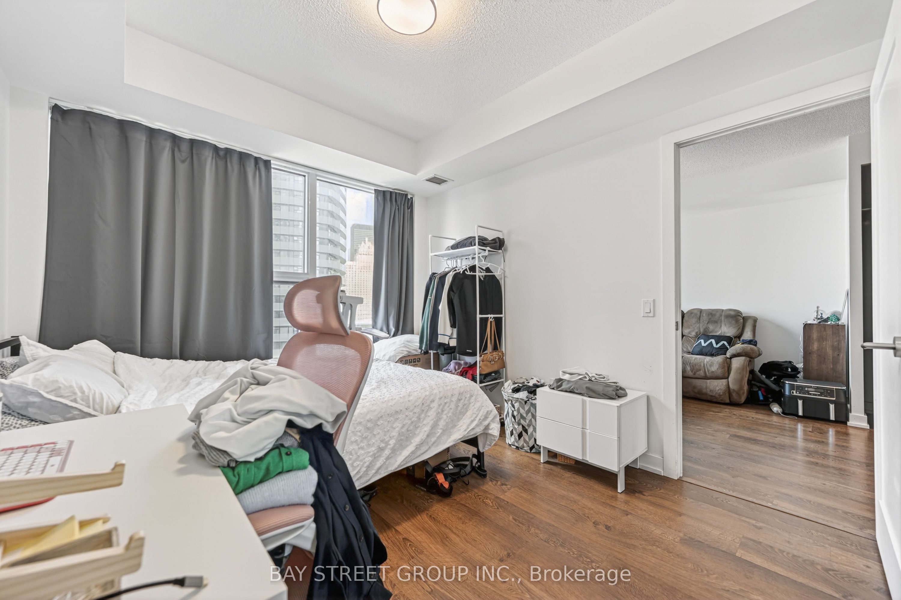 10 York Street 1002, Toronto, ON M5J 2Z2 photo 4