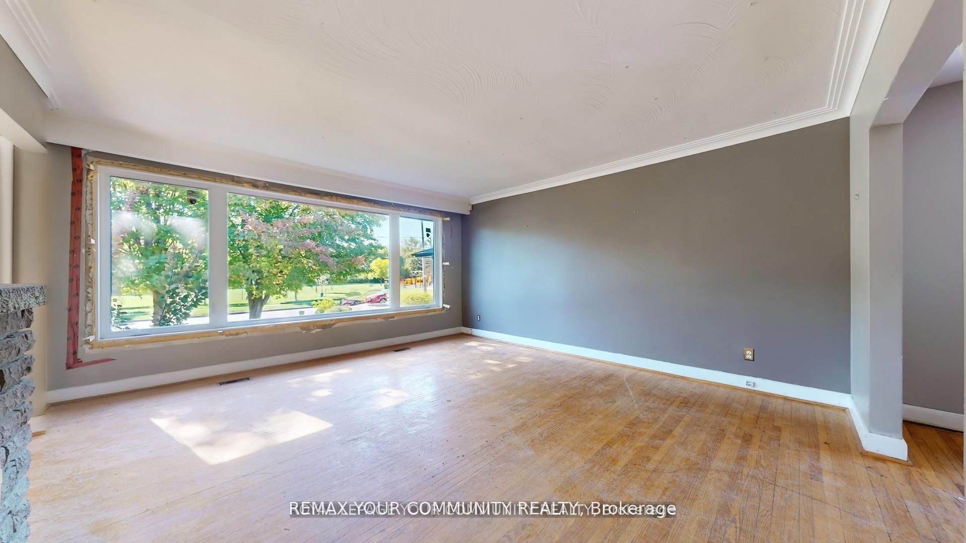480 Ellerslie Avenue, Toronto, ON M2R 1C4 photo 3