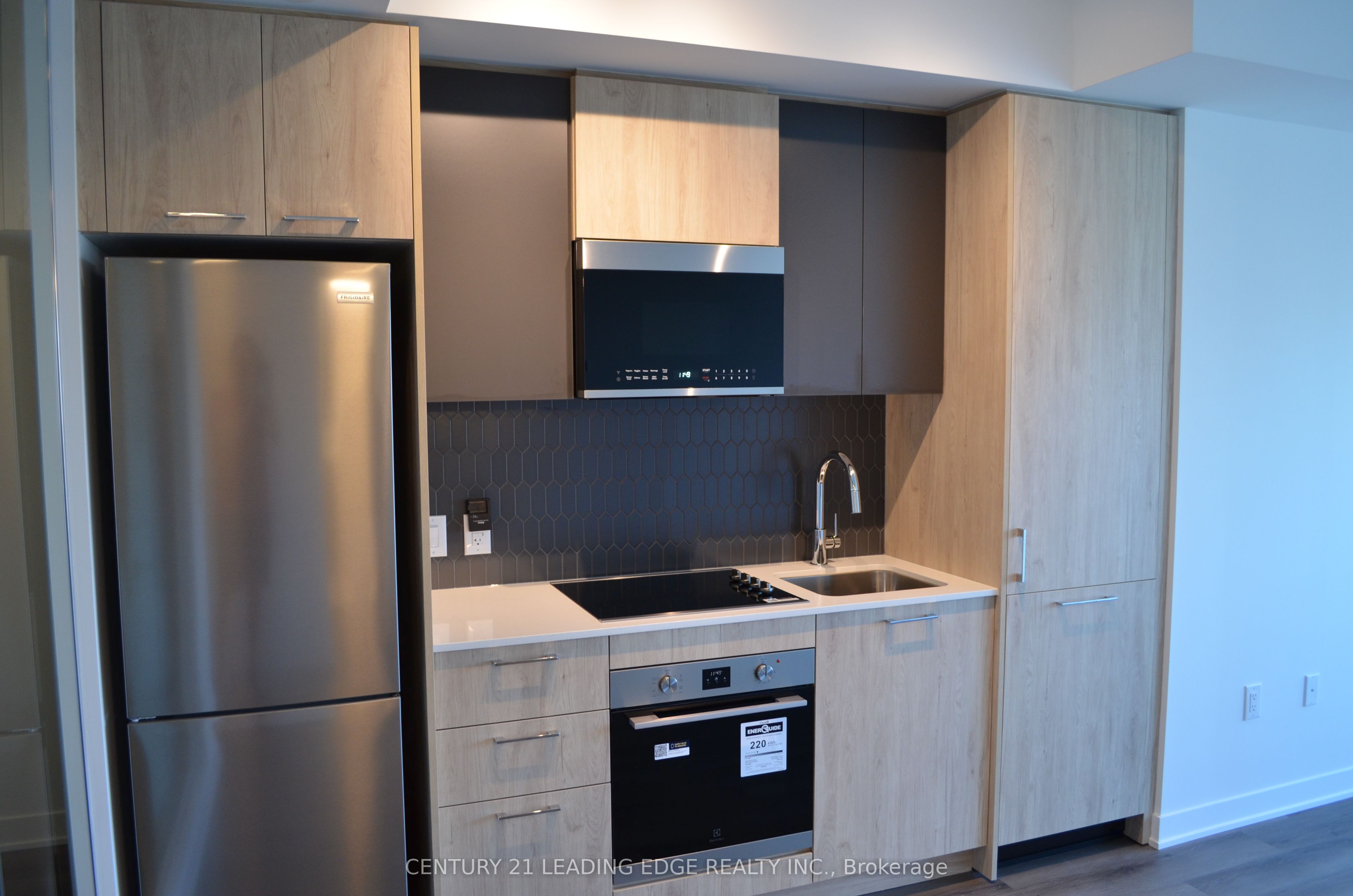 10 Oak Street 2407, Toronto, ON M5A 0Z1