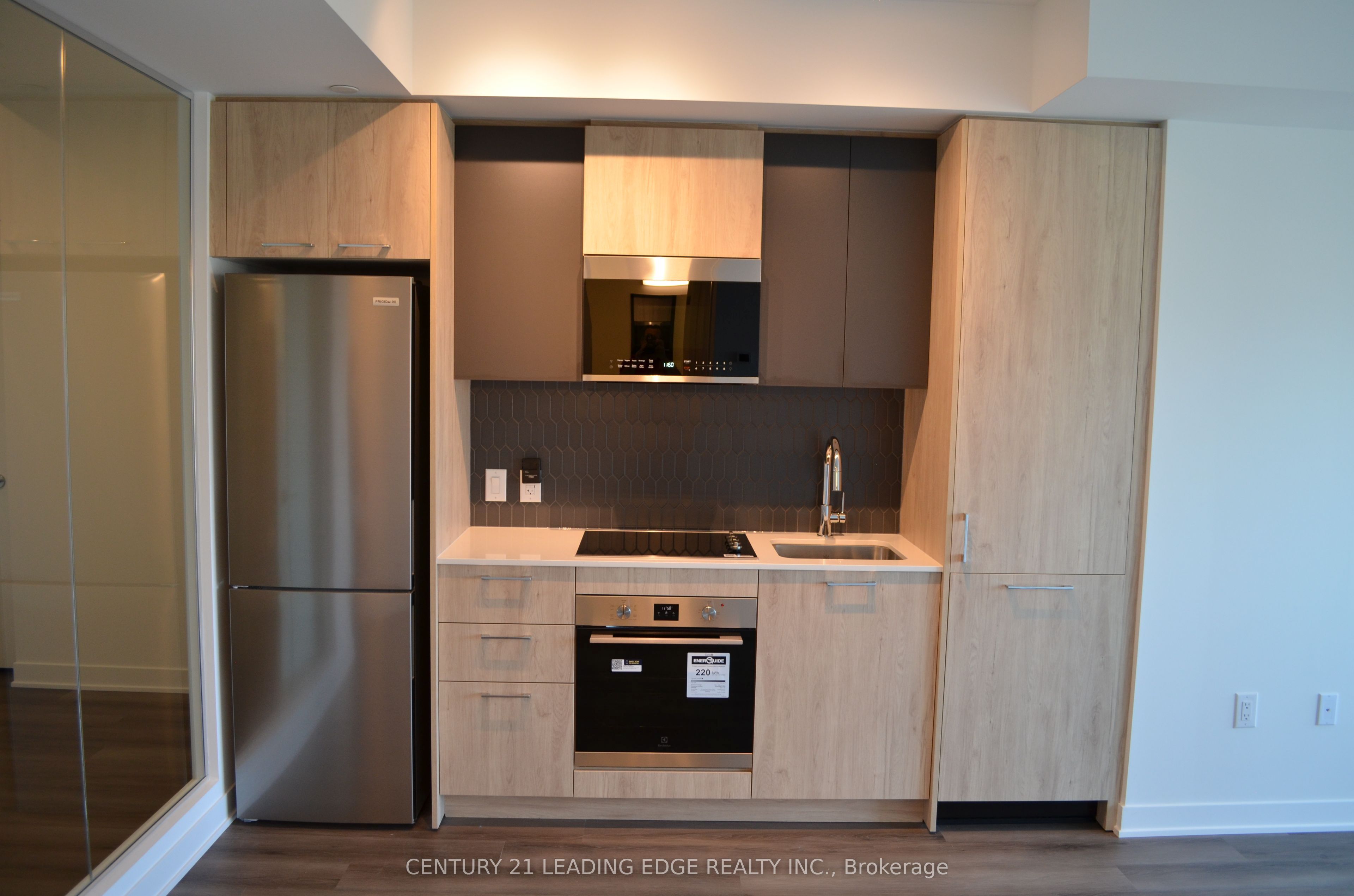 10 Oak Street 2407, Toronto, ON M5A 0Z1 photo 4