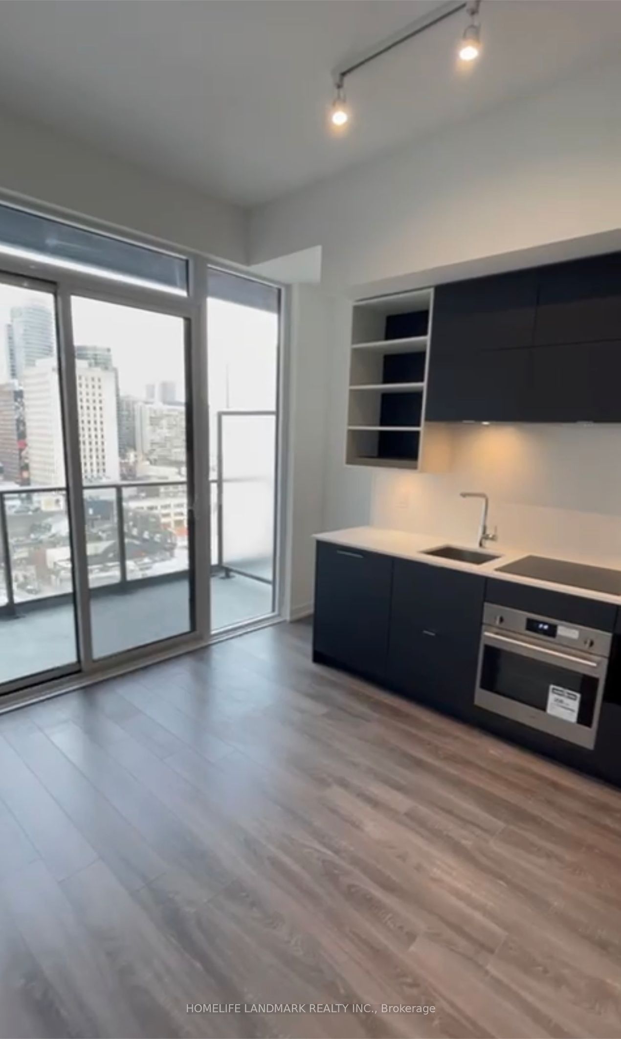 20 Edward Street 1221, Toronto, ON M5G 1C9 photo 5