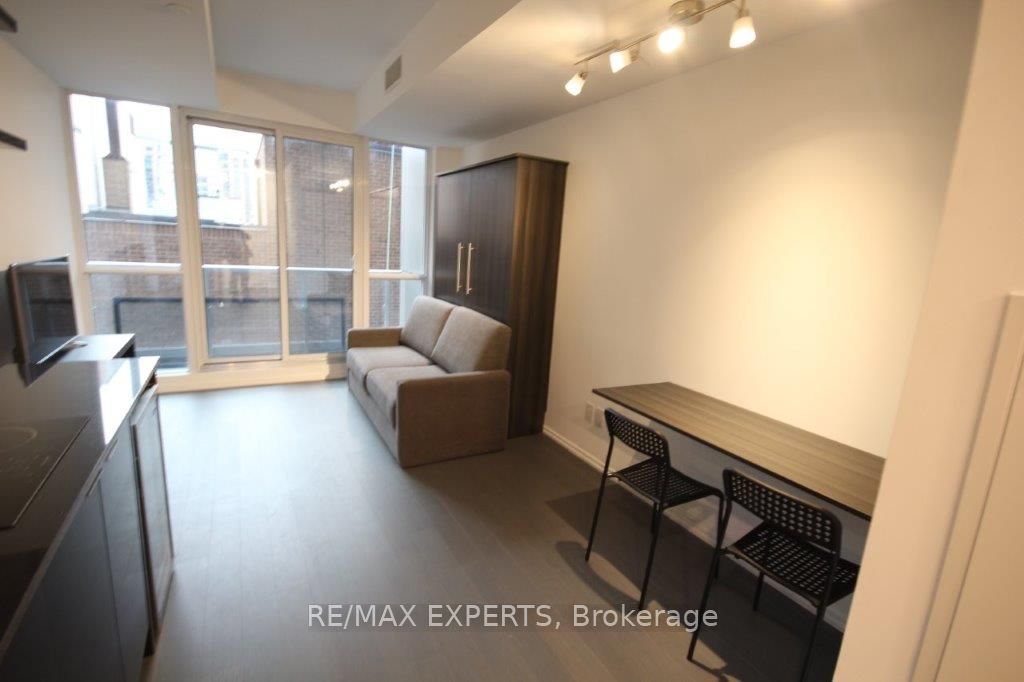 70 Temperance Street 1004, Toronto, ON M5H 4E8