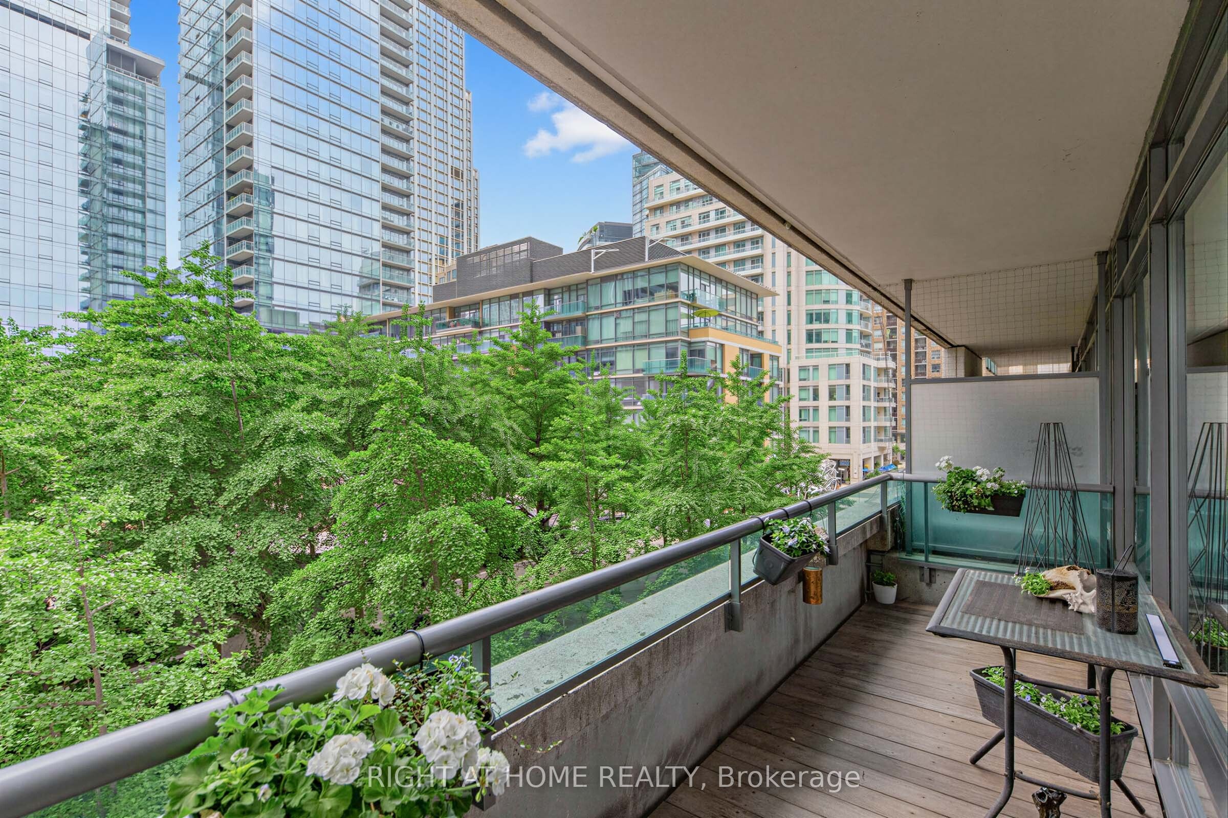 18 Yorkville Avenue 305, Toronto, ON M4W 3Y8 photo 2