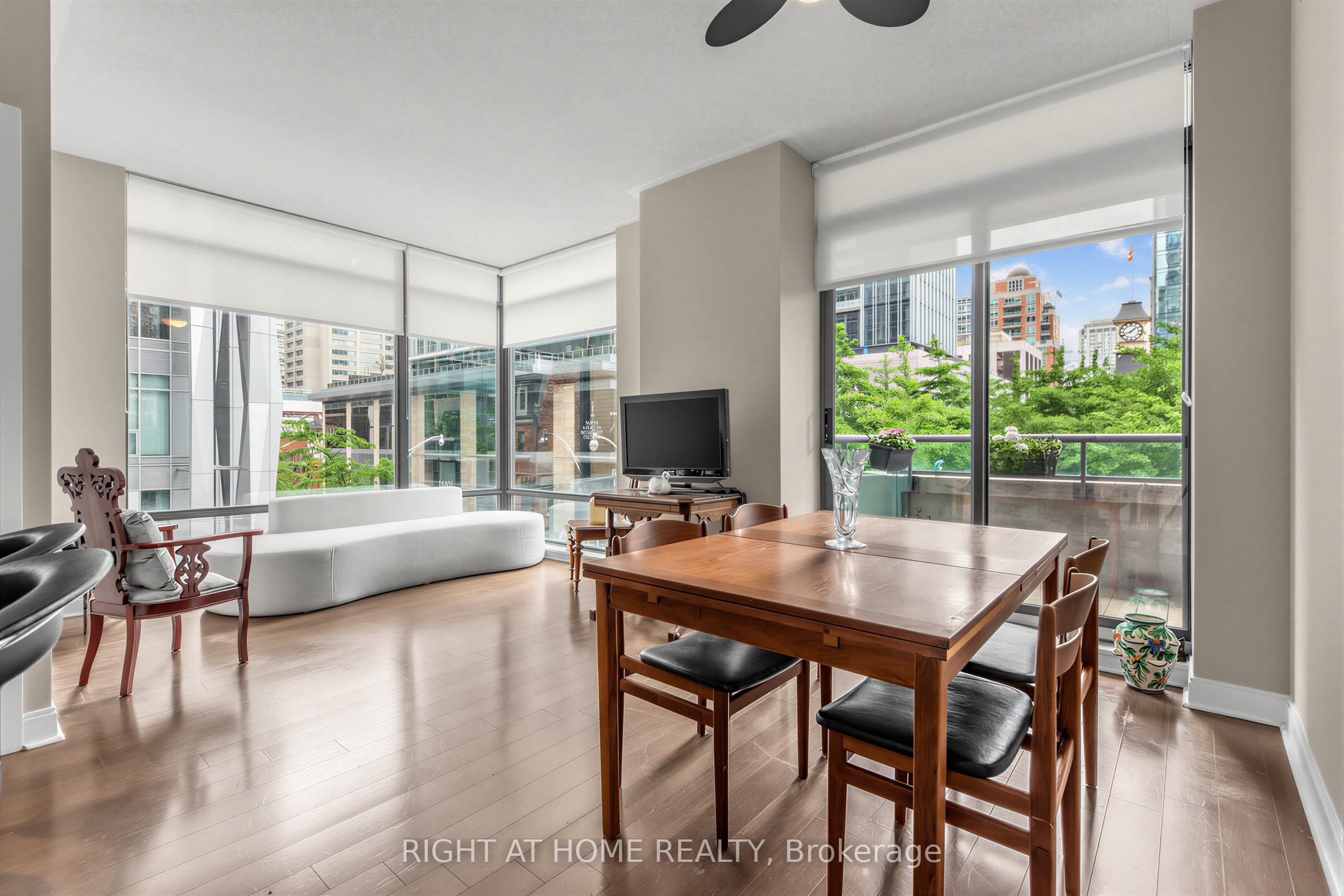 18 Yorkville Avenue 305, Toronto, ON M4W 3Y8 photo 3