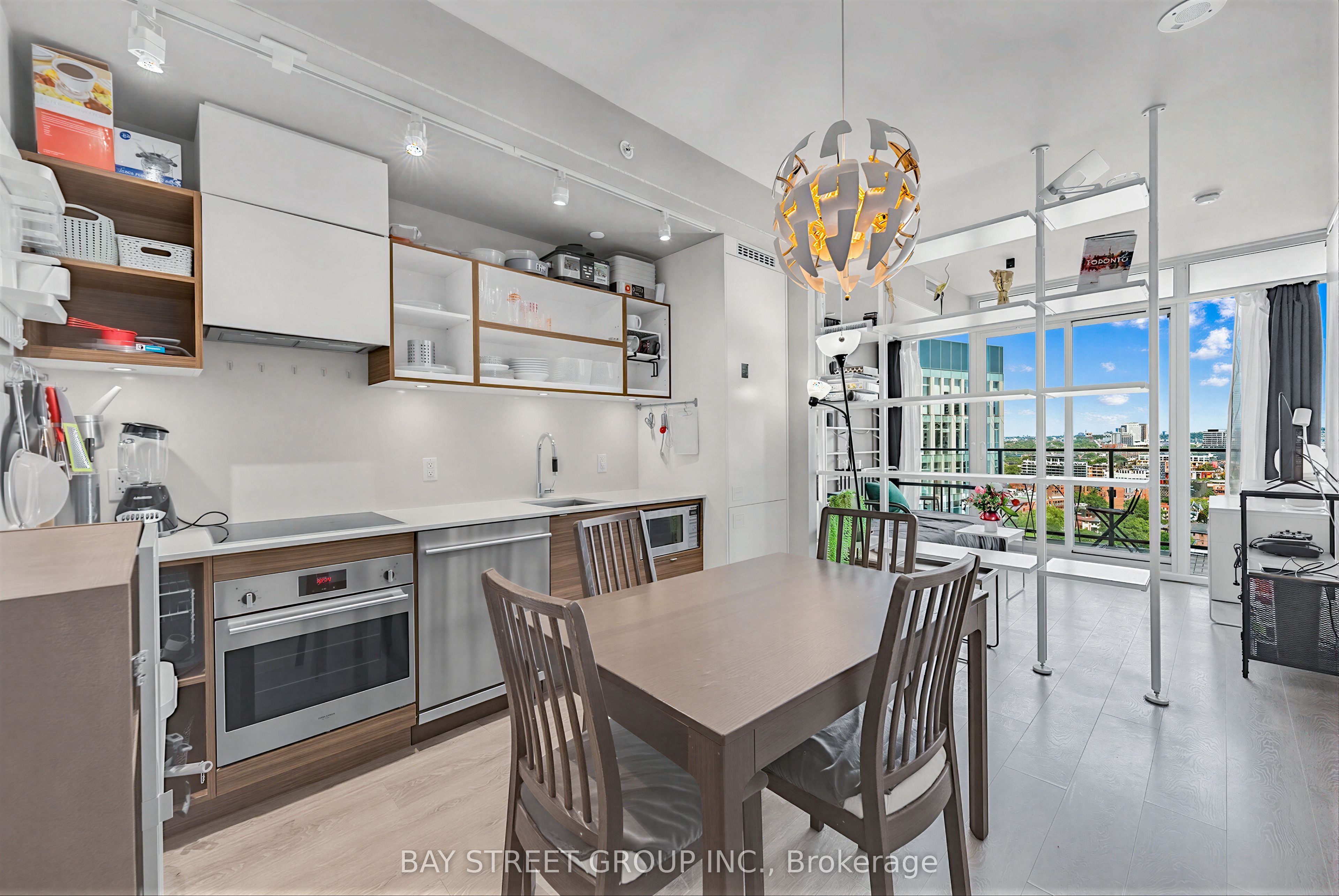 125 Peter Street 1803, Toronto, ON M5V 0M2 photo 2