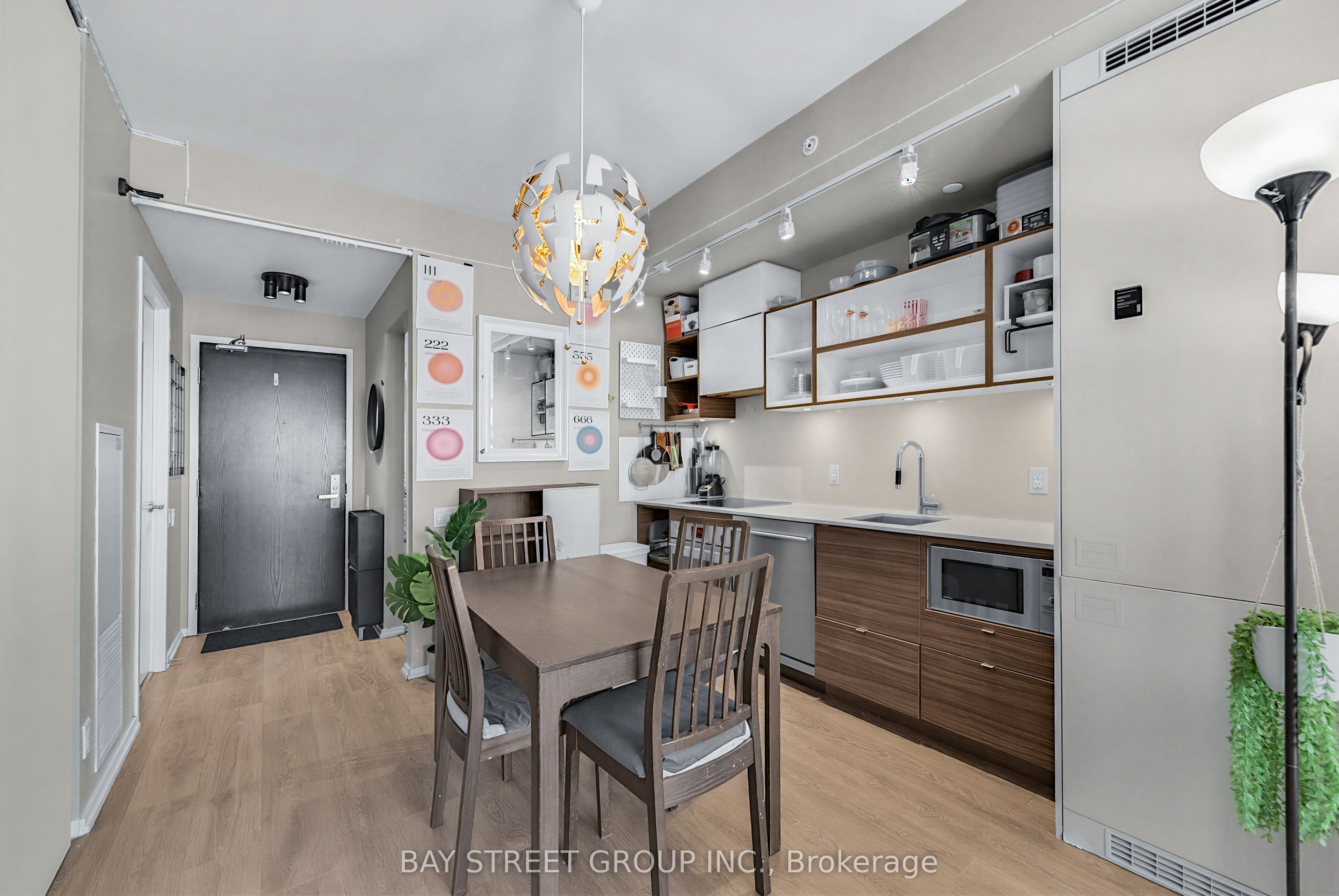 125 Peter Street 1803, Toronto, ON M5V 0M2 photo 3
