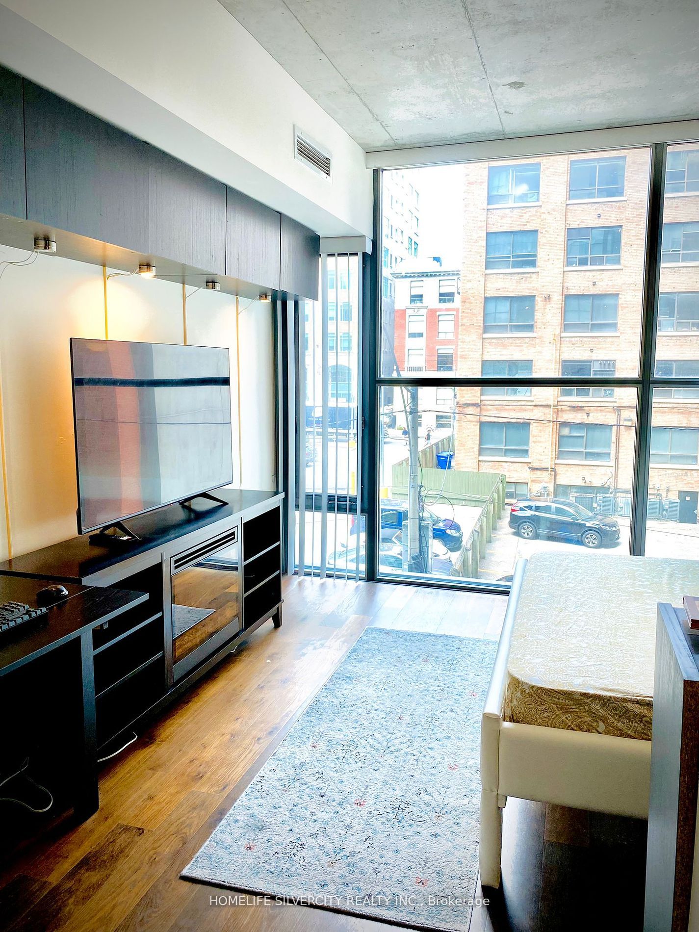 25 Oxley Street 303, Toronto, ON M5V 2J5 photo 5