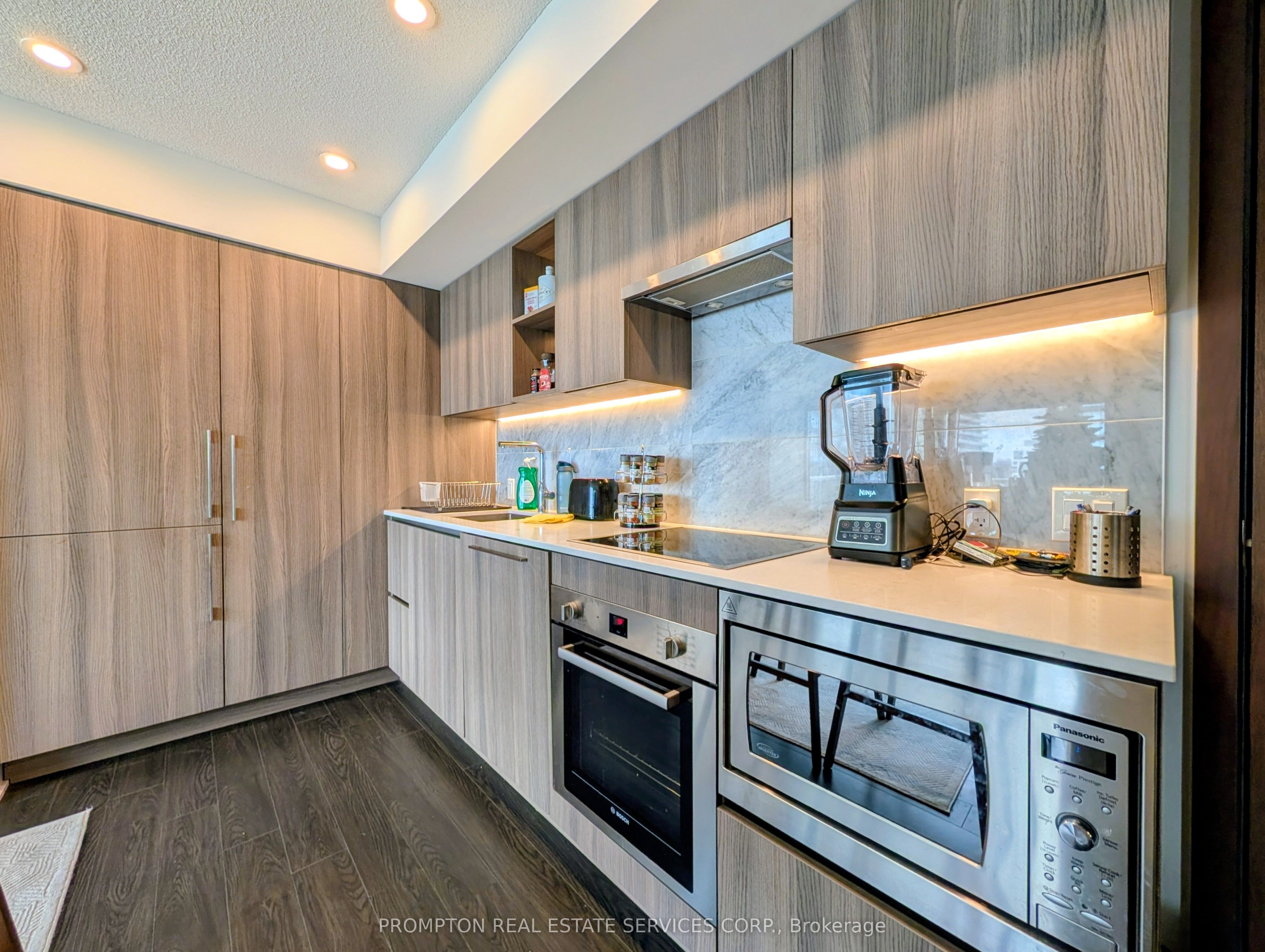 19 Bathurst Street 1905, Toronto, ON M5V 0N2