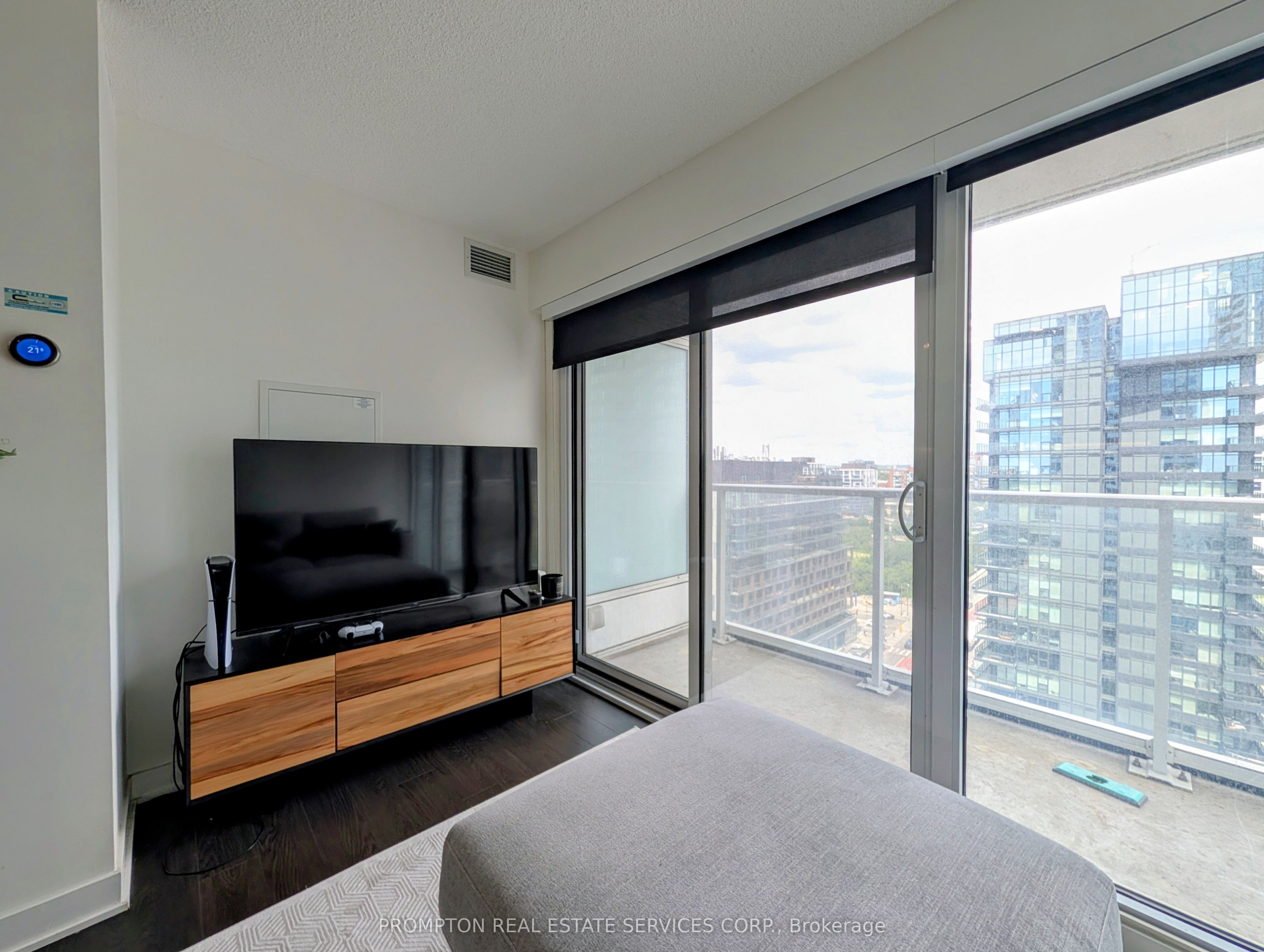 19 Bathurst Street 1905, Toronto, ON M5V 0N2 photo 5