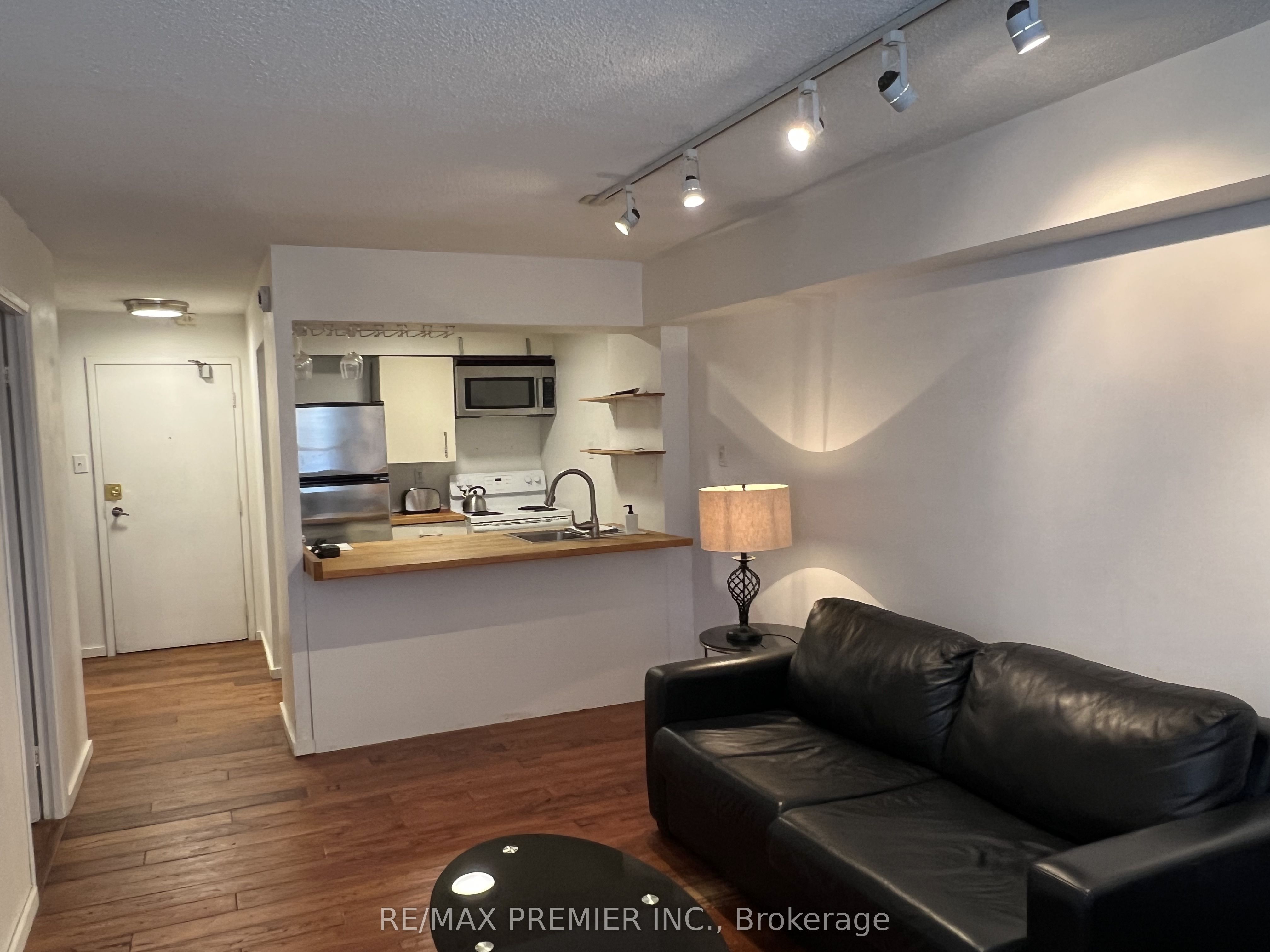 80 St Patrick Street 718, Toronto, ON M5T 2X6 photo 2