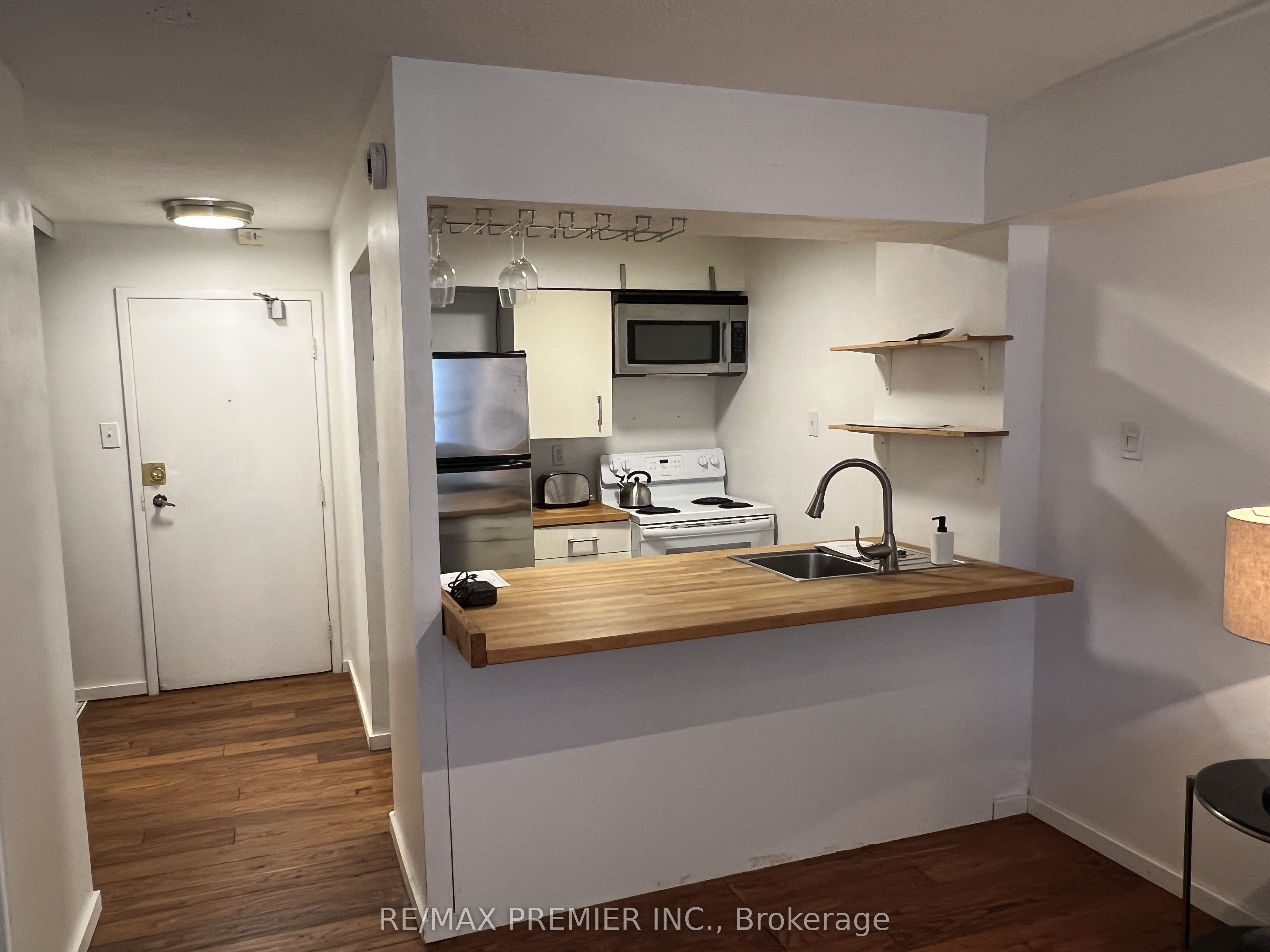 80 St Patrick Street 718, Toronto, ON M5T 2X6 photo 3