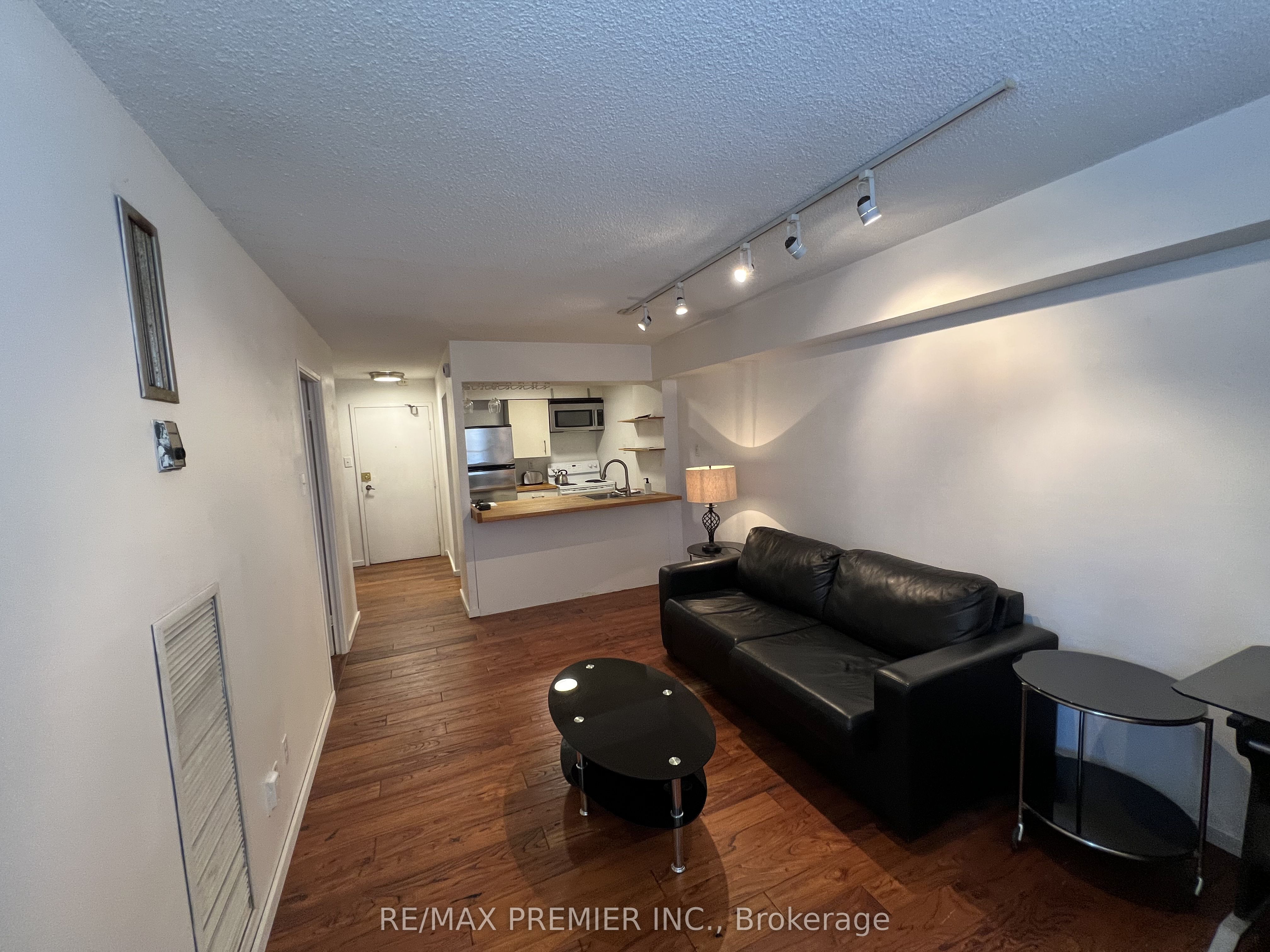80 St Patrick Street 718, Toronto, ON M5T 2X6 photo 4