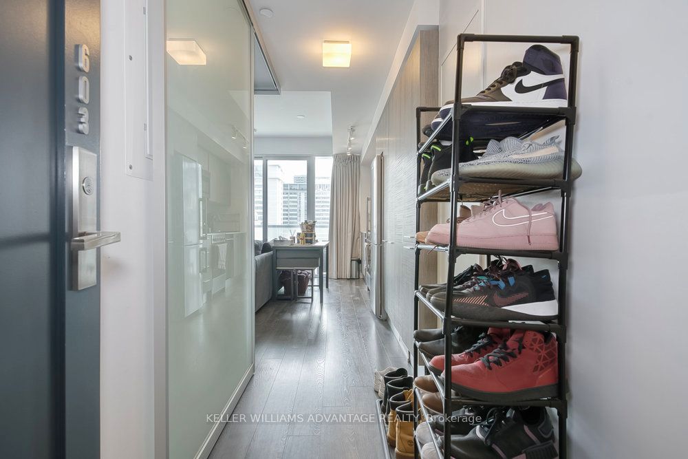 28 Wellesley Street E 603, Toronto, ON M4Y 0C4 photo 4
