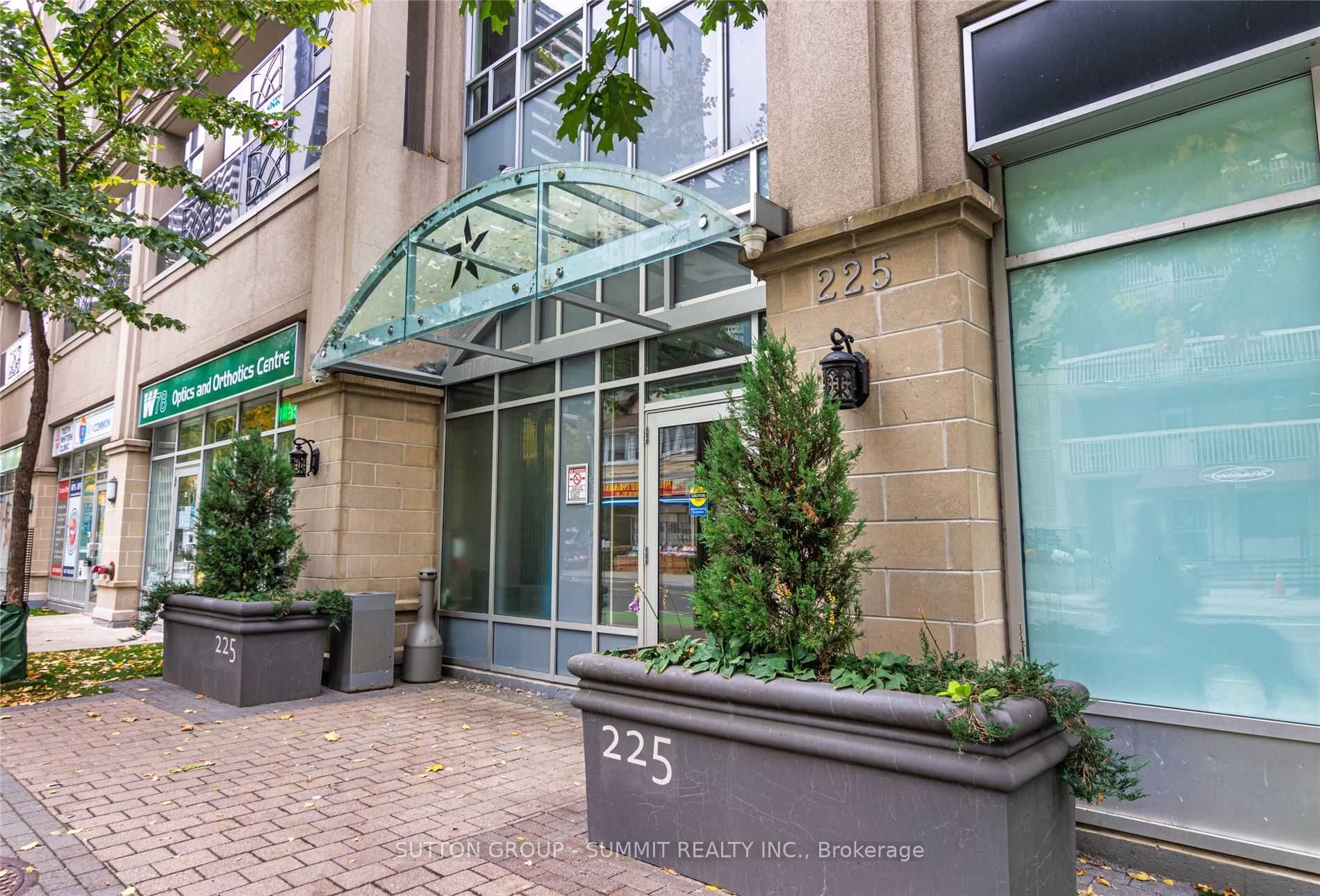 225 Wellesley Street E 805, Toronto, ON M4X 1X8