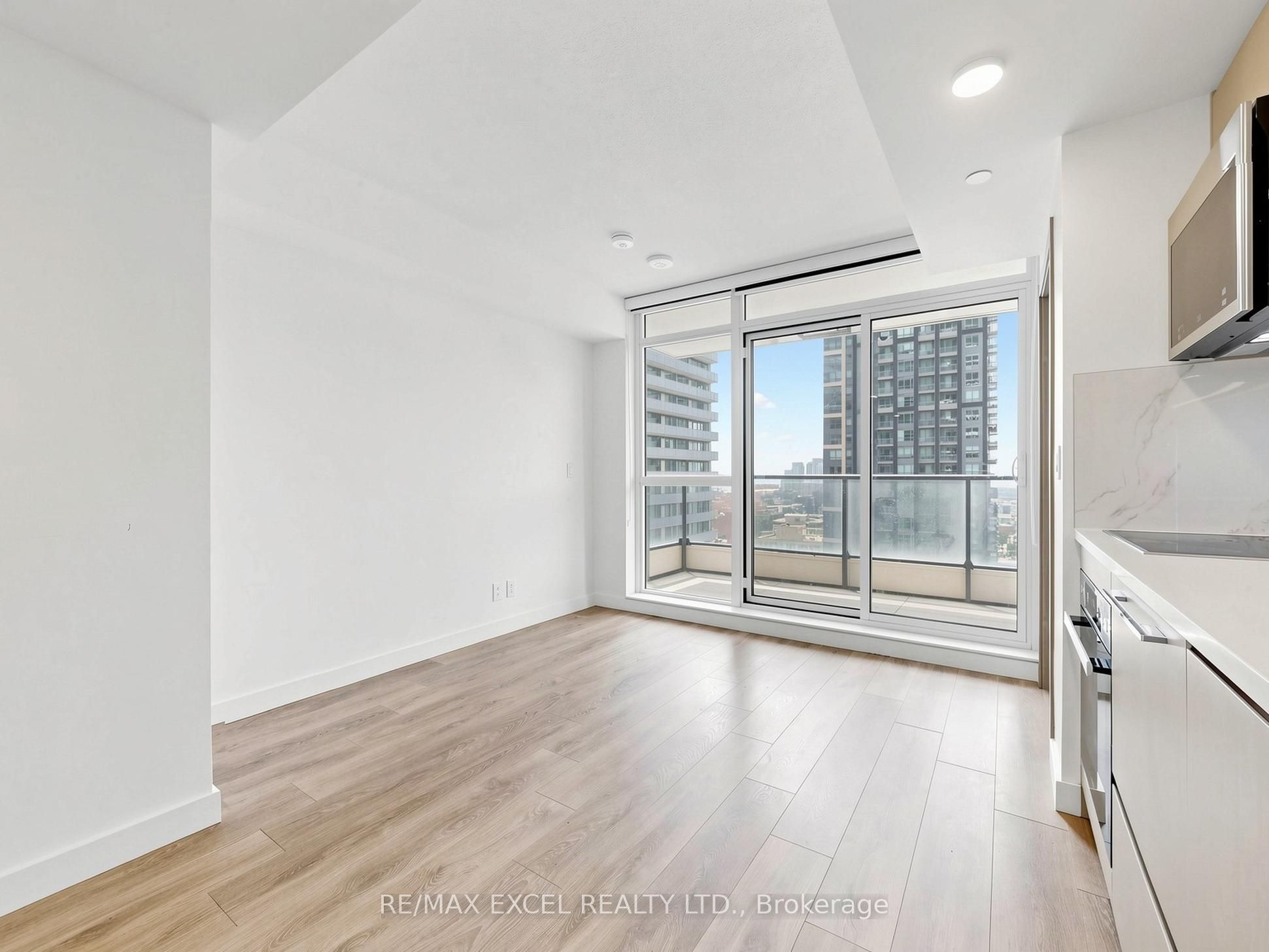 38 Widmer Street 2909, Toronto, ON M5V 0P7 photo 4