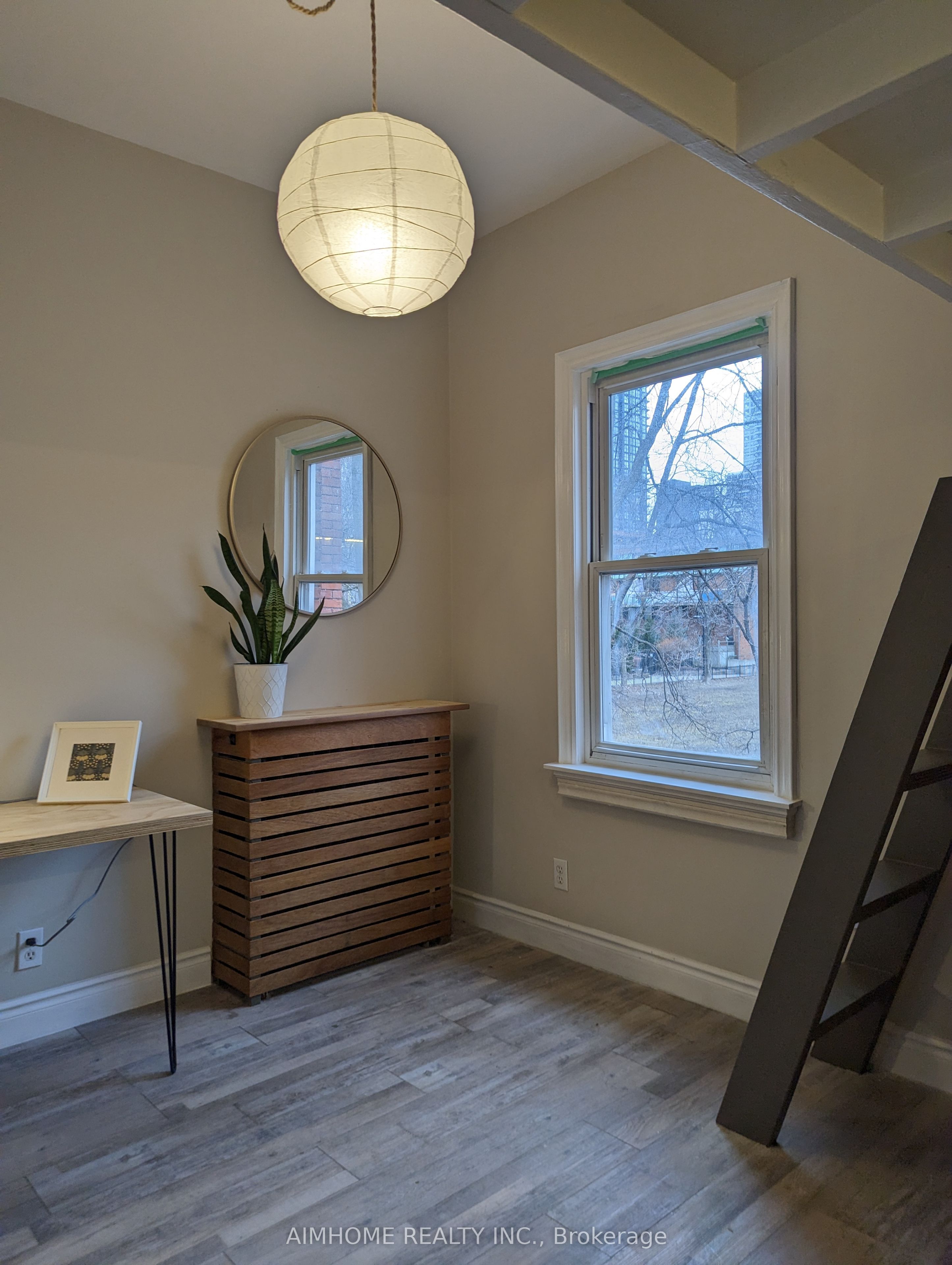 510 Ontario Street 10, Toronto, ON M4X 1M7