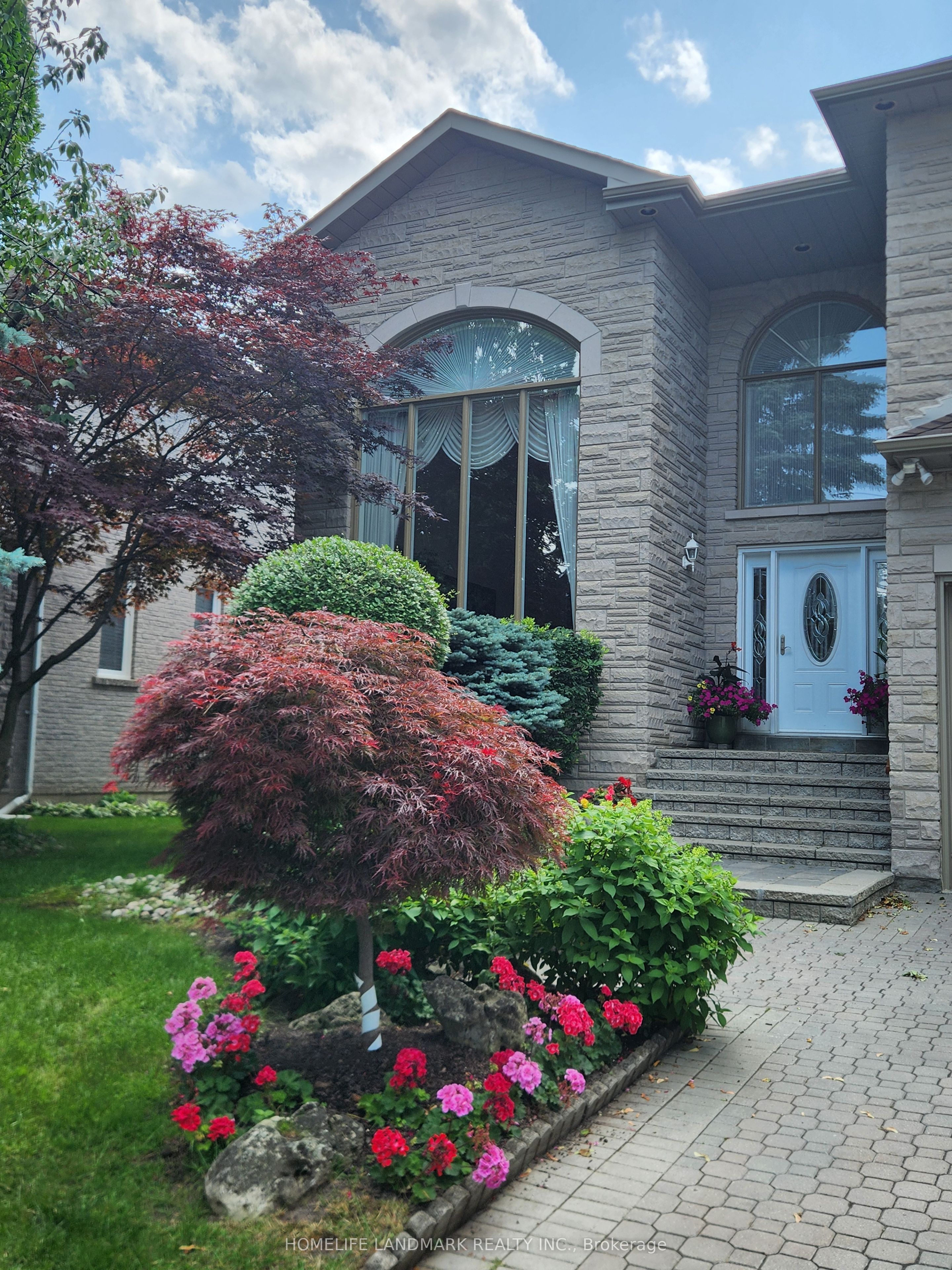 16 Lawnview Drive, Toronto, ON M2N 5J8 photo 2