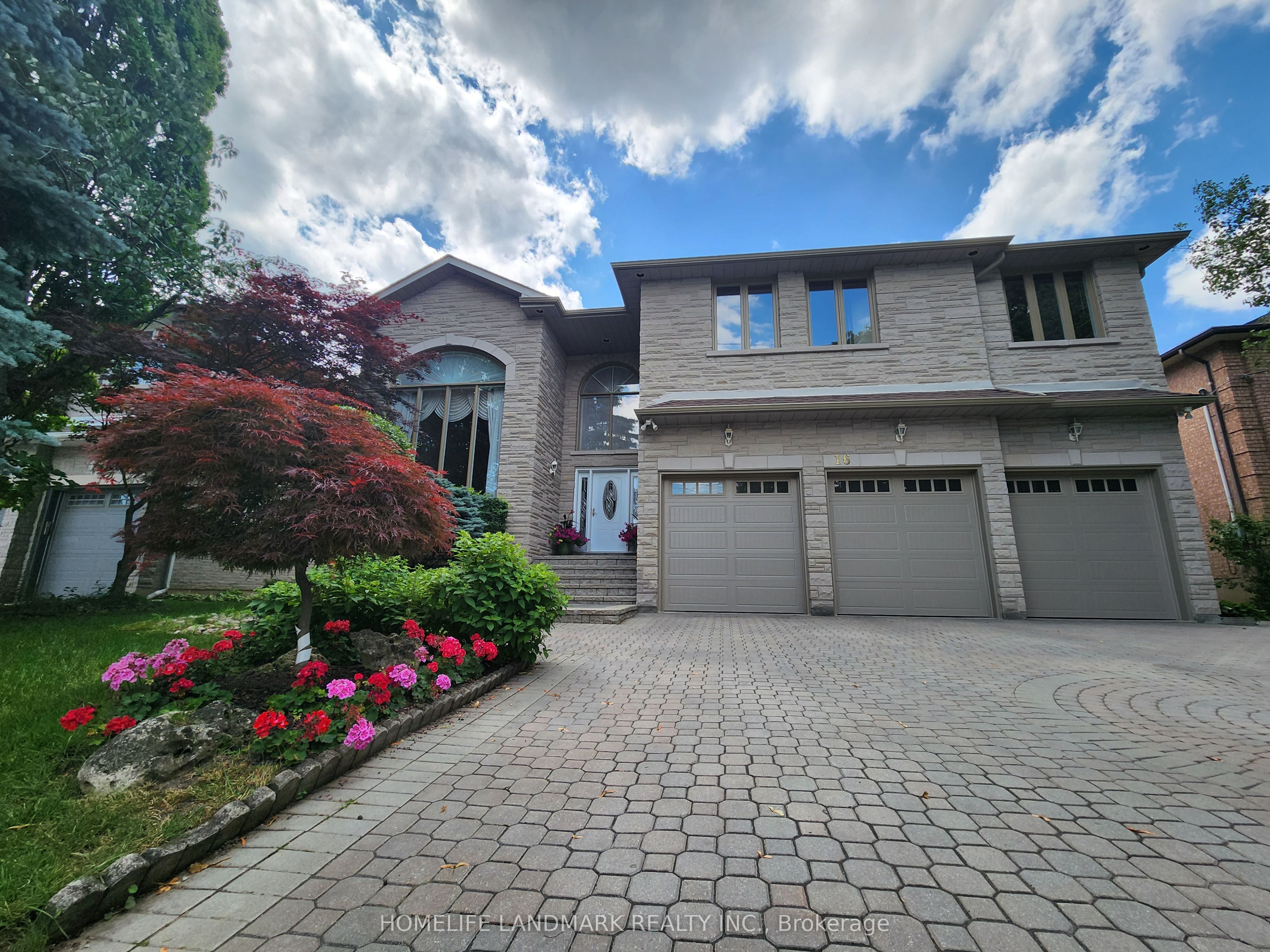 16 Lawnview Drive, Toronto, ON M2N 5J8 photo 3
