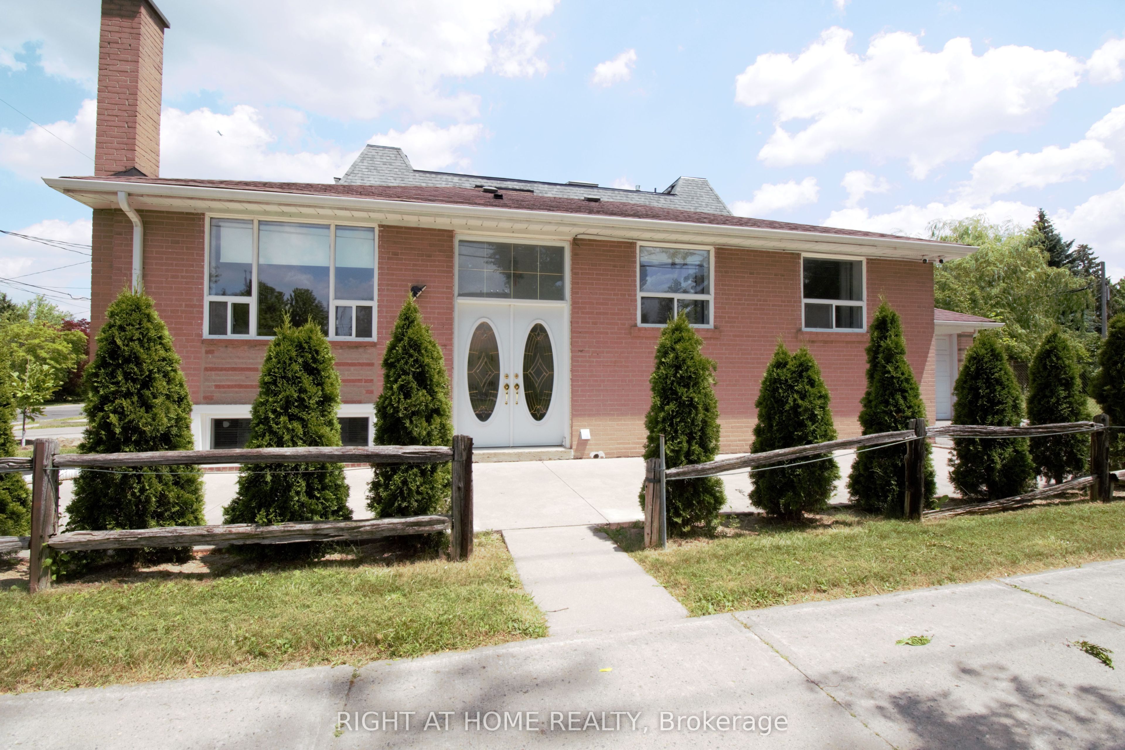 263 Patricia Avenue, Toronto, ON M2M 1J7