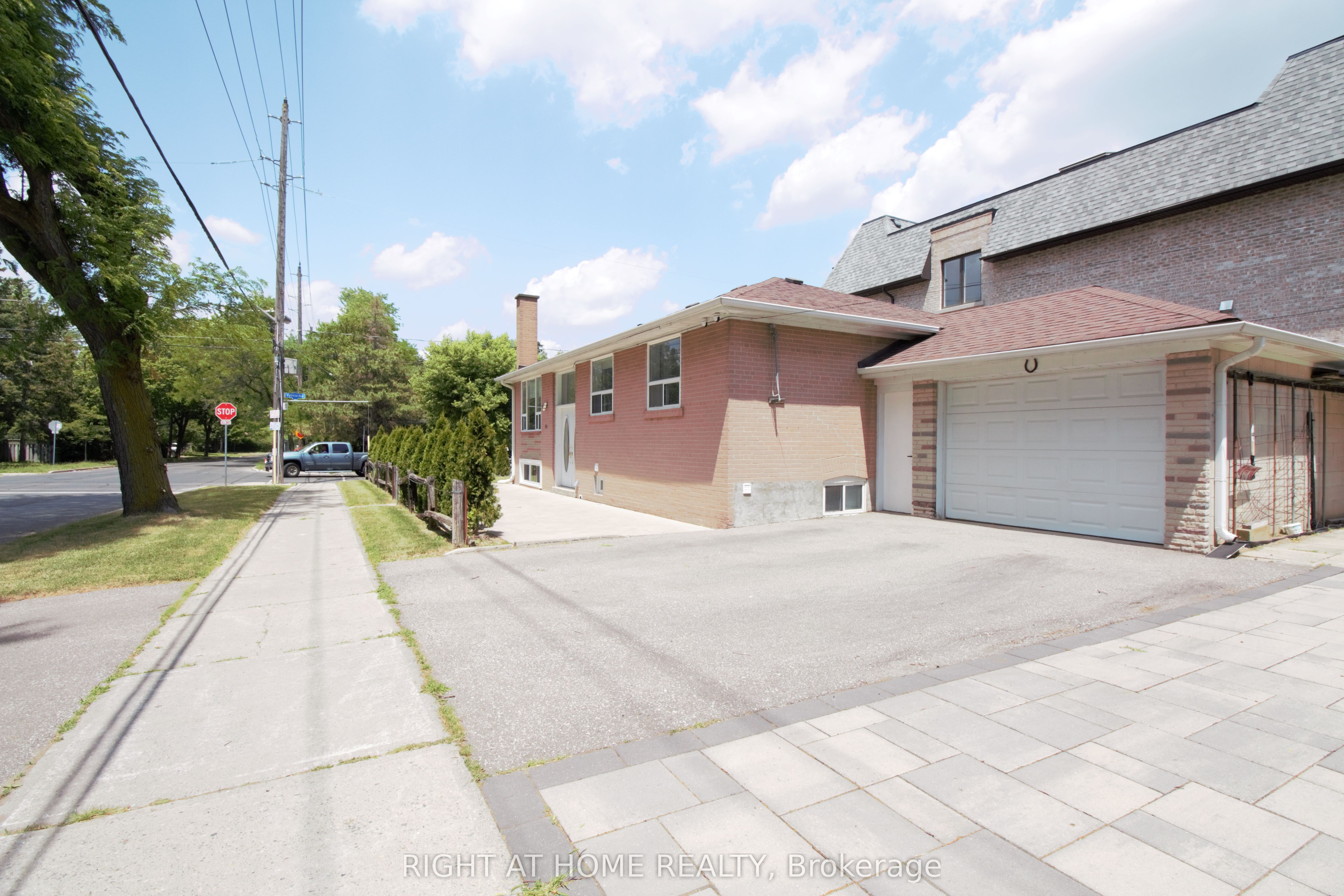 263 Patricia Avenue, Toronto, ON M2M 1J7 photo 3