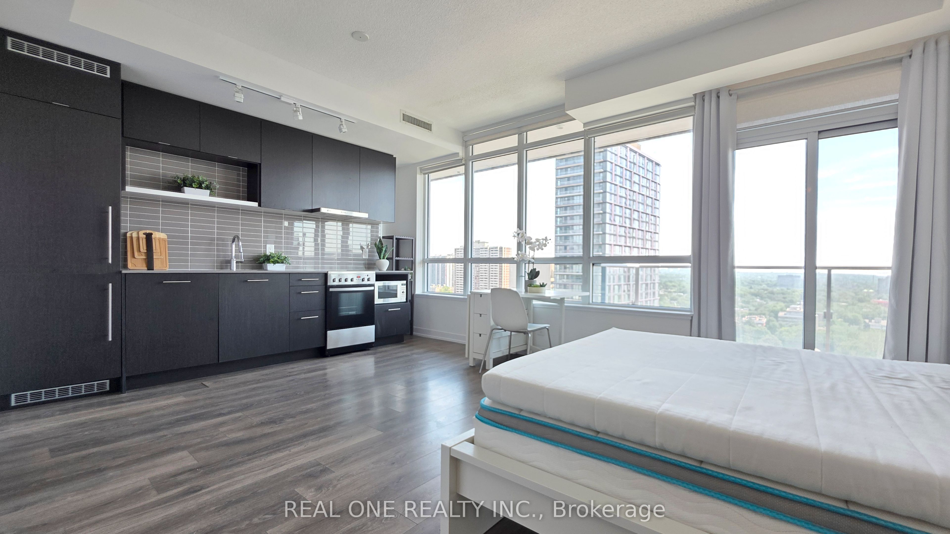 365 Church Street 2408, Toronto, ON M5B 1Z9 photo 2
