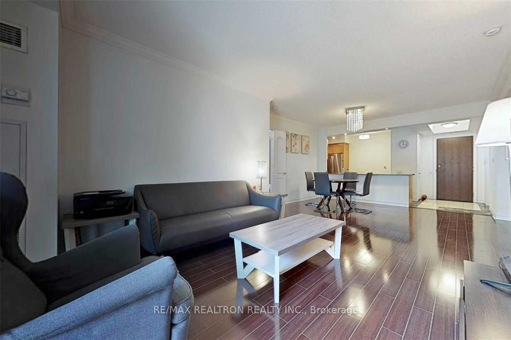 18 William Carson Crescent 211, Toronto, ON M2P 2G6 photo 5
