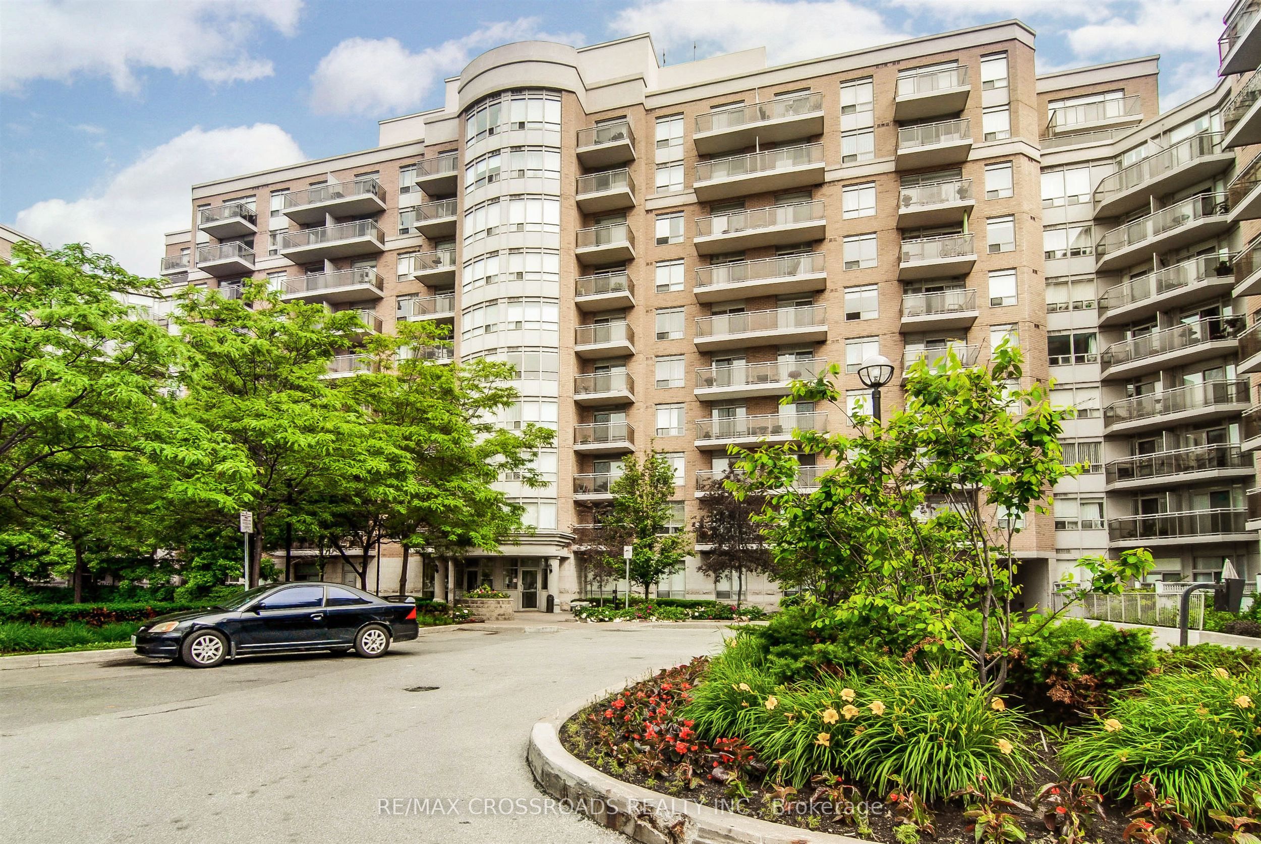 650 Lawrence Avenue W 183, Toronto, ON M6A 3E8 photo 2