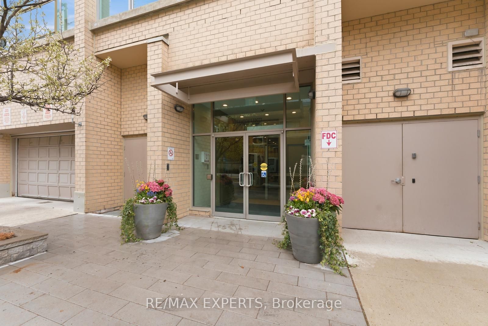50 Camden Street 707, Toronto, ON M5V 3N1 photo 4