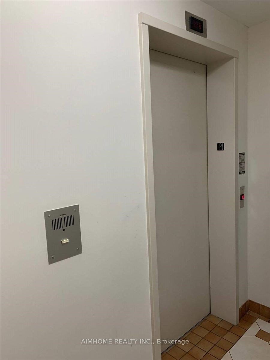28 Sommerset Way 1530, Toronto, ON M2N 6W7 photo 4