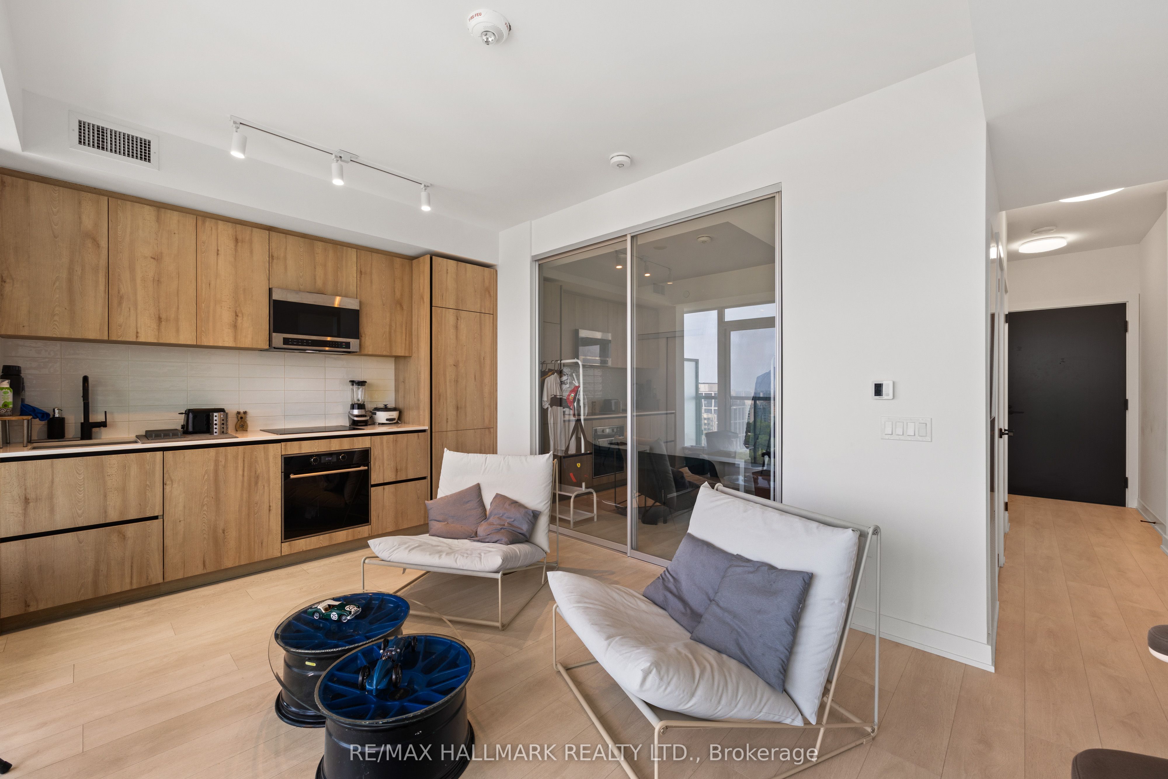 127 Broadway Avenue 1611, Toronto, ON M4P 1V4 photo 3