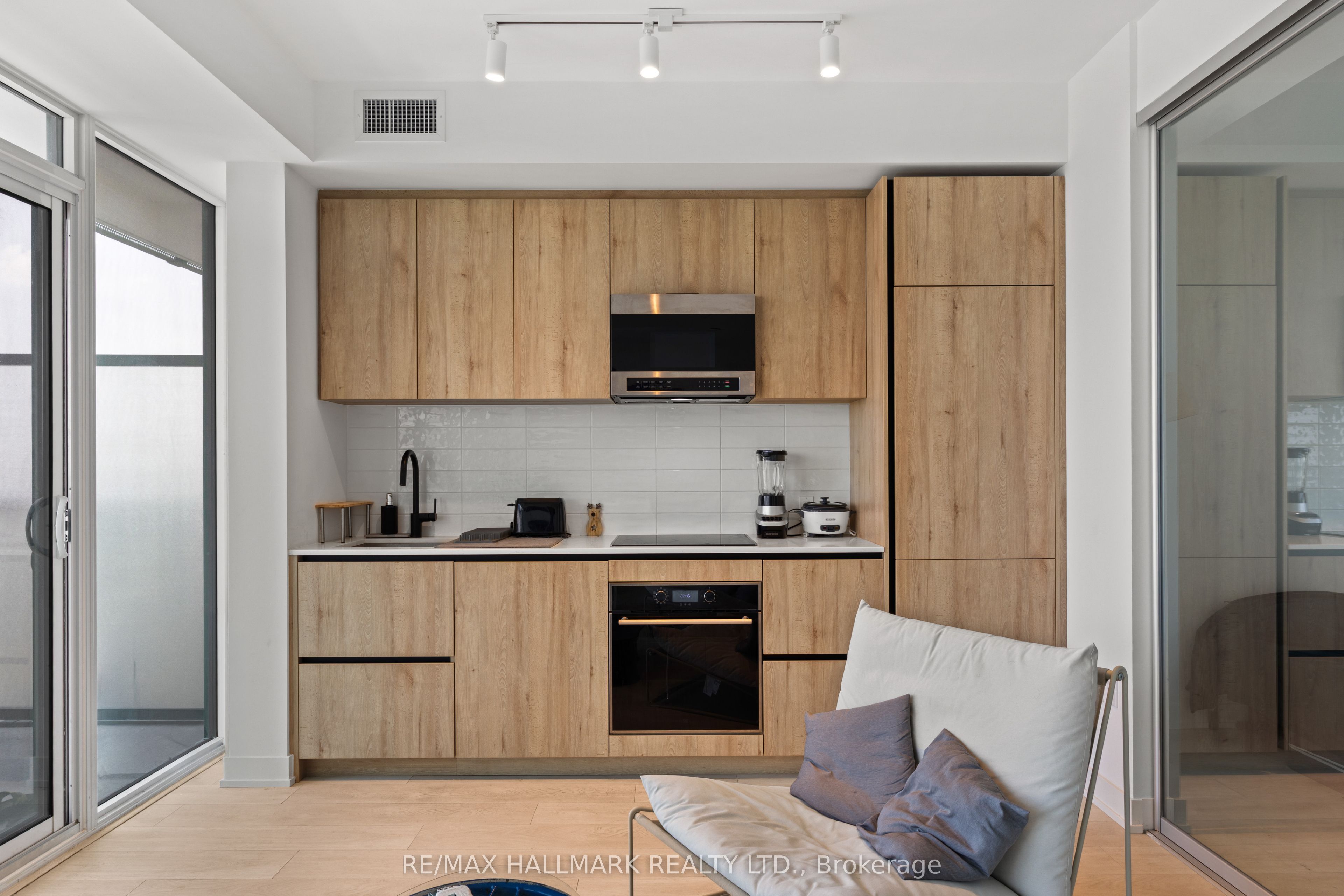 127 Broadway Avenue 1611, Toronto, ON M4P 1V4 photo 4
