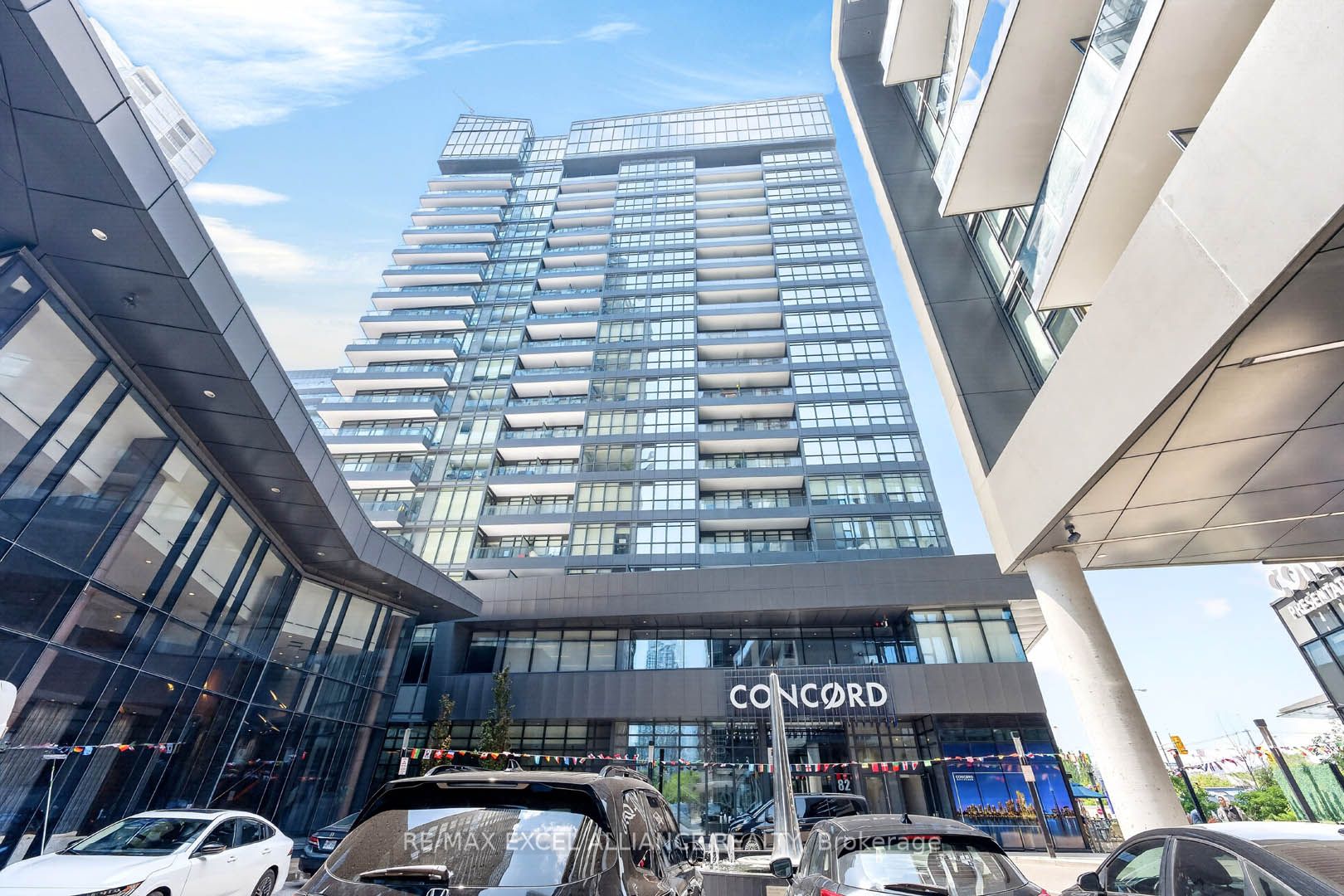80 Queens Wharf Road 1706, Toronto, ON M5V 0J3 photo 2