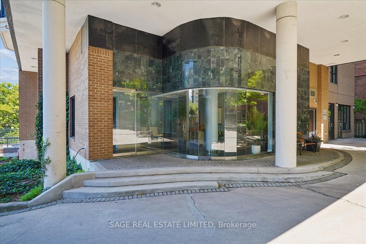 97 Lawton Boulevard 901, Toronto, ON M4V 1Z6 photo 4