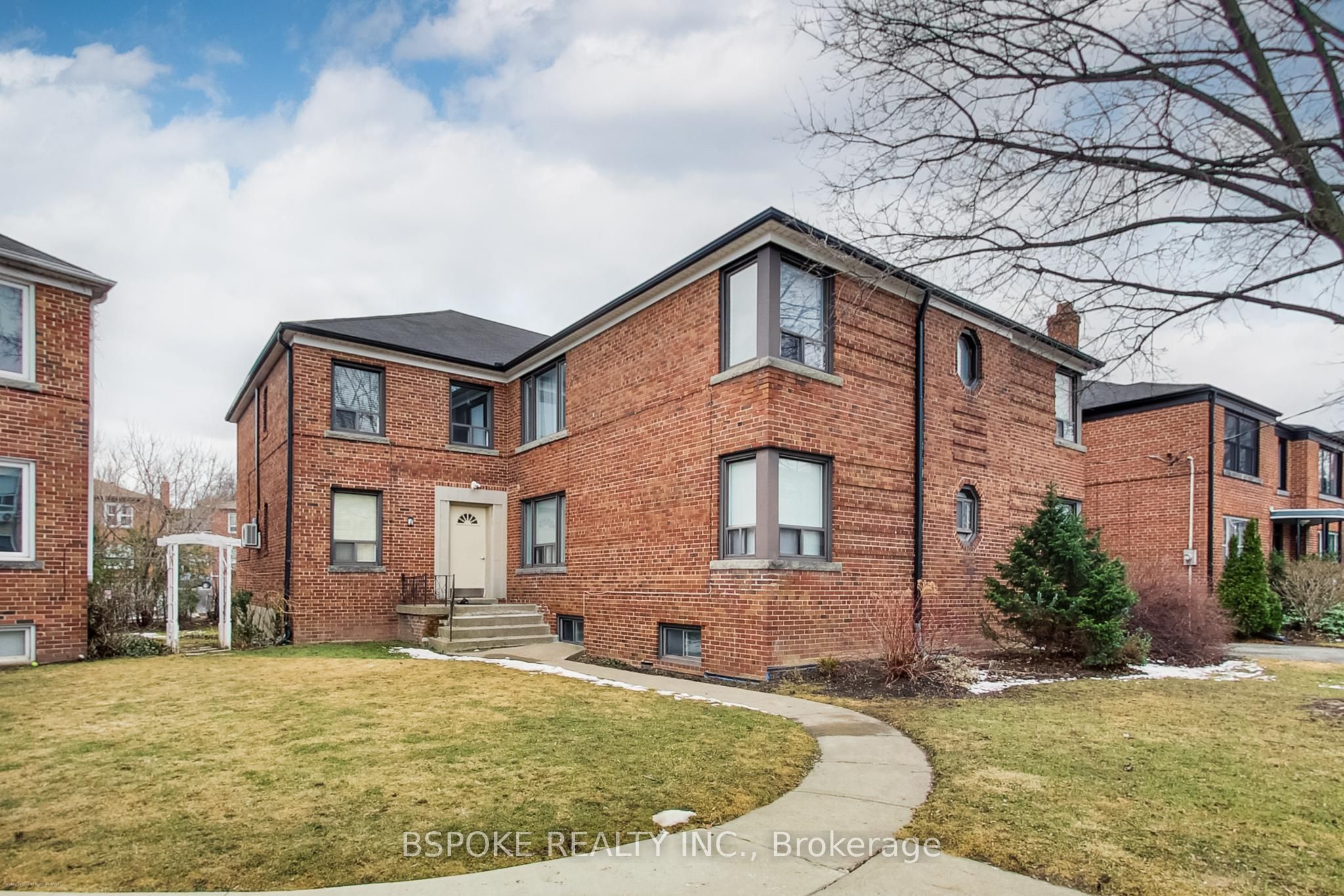 7 Warwick Avenue 3, Toronto, ON M6C 1T5 photo 2